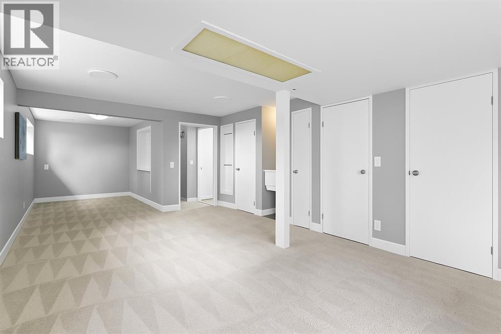 Single Family House Bi-level for Sale in  Shawcliffe Place SW Shawnessy Calgary 