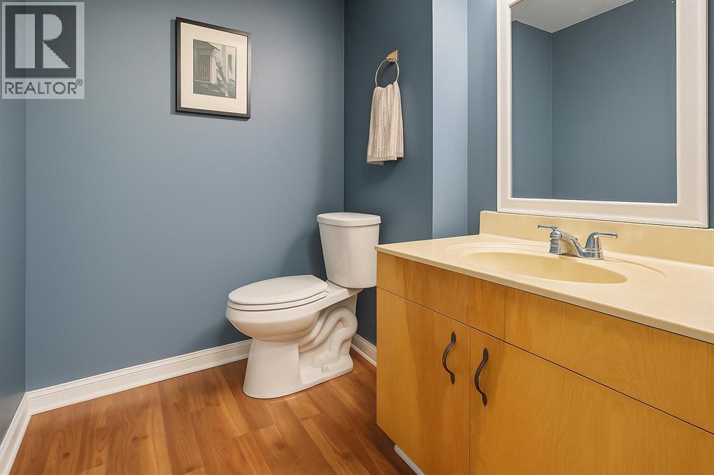Single Family House Bi-level for Sale in  Shawcliffe Place SW Shawnessy Calgary 
