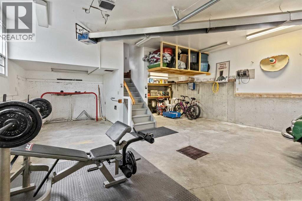 Single Family House Bi-level for Sale in  Shawcliffe Place SW Shawnessy Calgary 