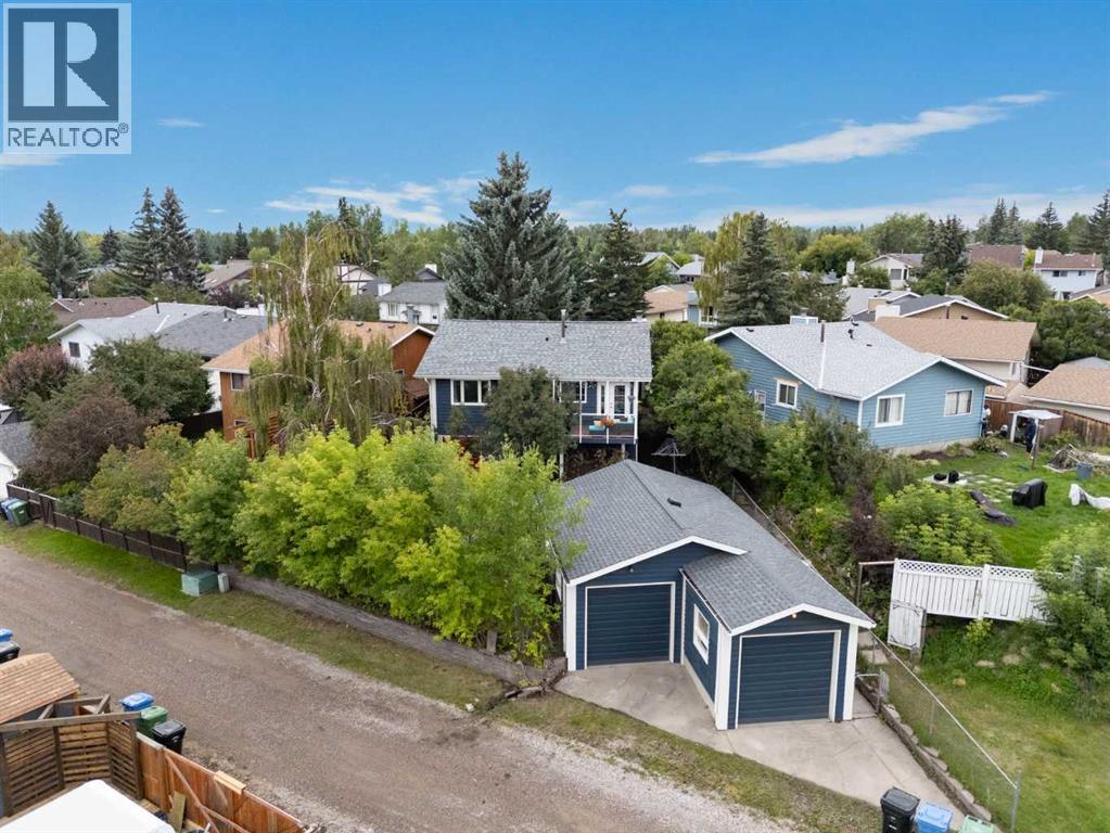 Single Family House Bi-level for Sale in  Shawcliffe Place SW Shawnessy Calgary 