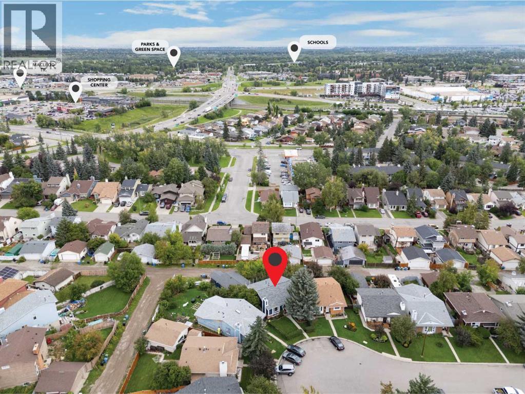 Single Family House Bi-level for Sale in  Shawcliffe Place SW Shawnessy Calgary 