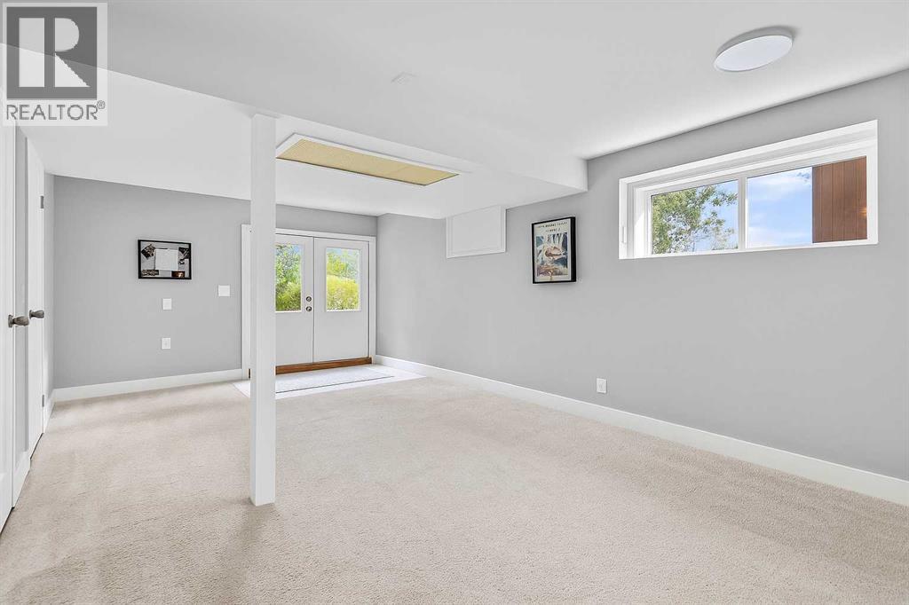 Single Family House Bi-level for Sale in  Shawcliffe Place SW Shawnessy Calgary 