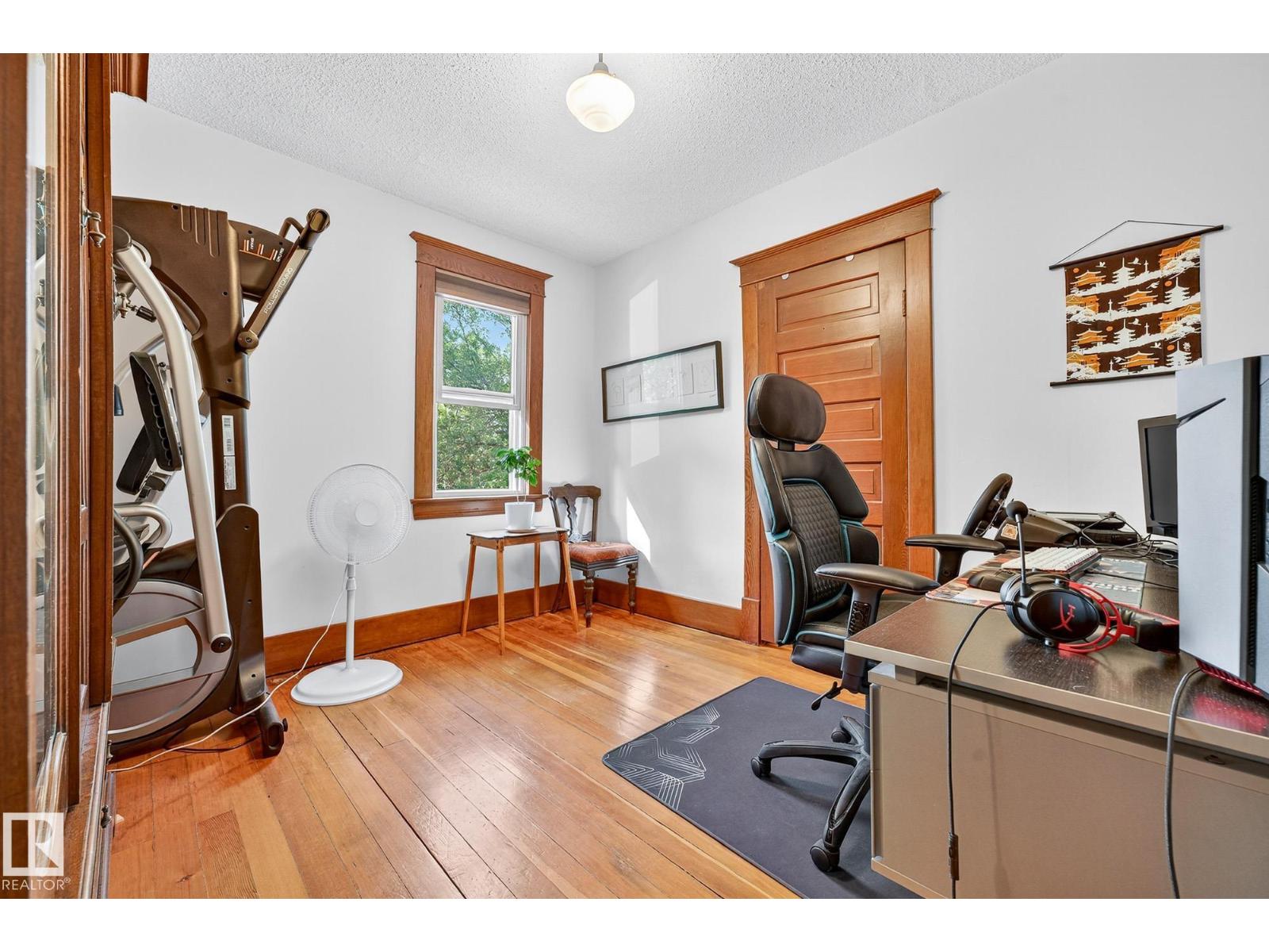 Photo 6 of 9120 80 Av Nw, Edmonton AB