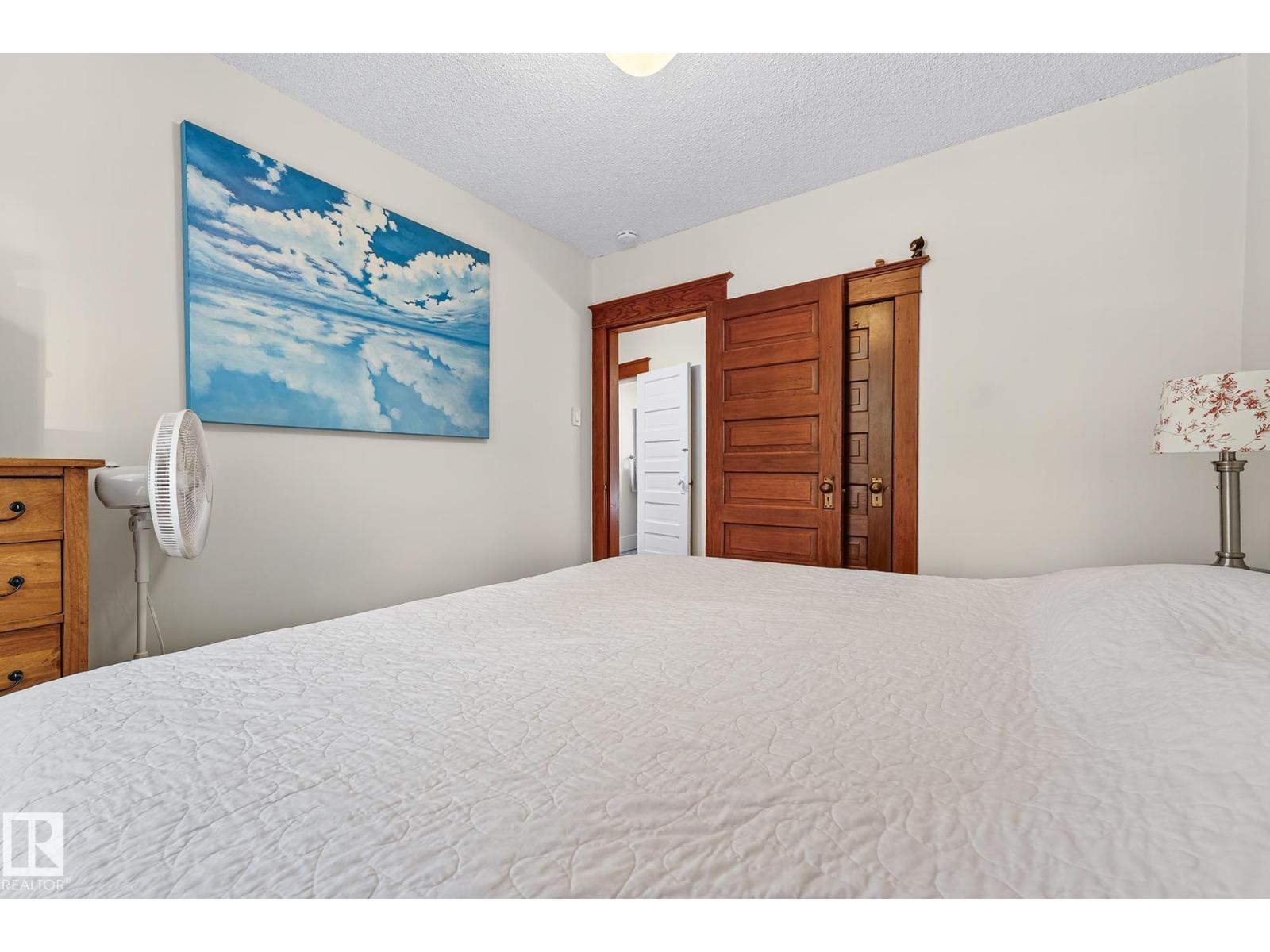 Photo 13 of 9120 80 Av Nw, Edmonton AB