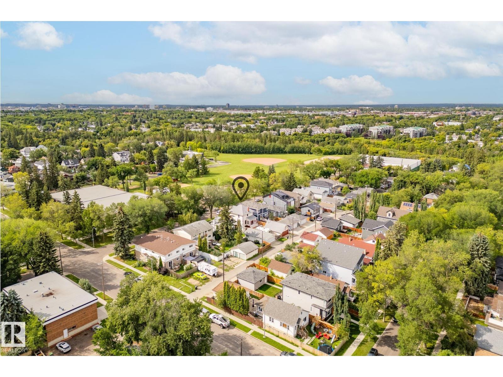 Photo 5 of 9120 80 Av Nw, Edmonton AB