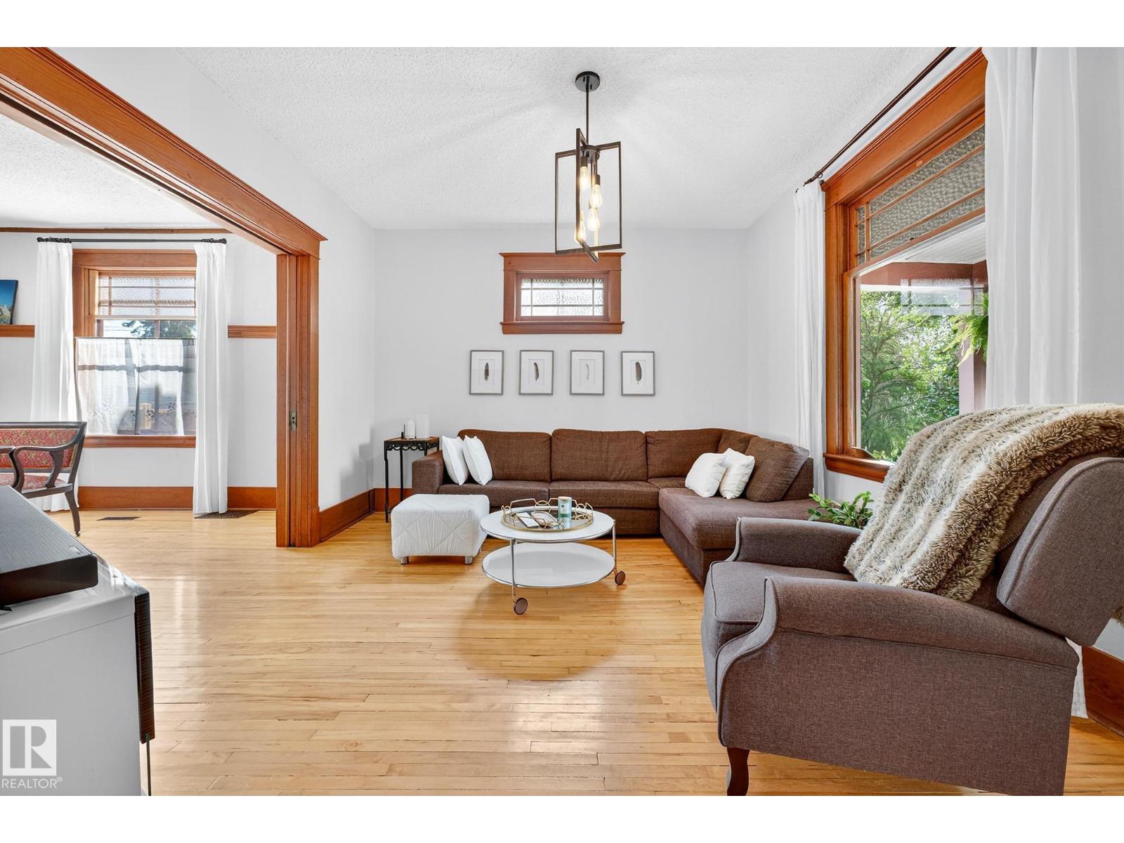 Photo 12 of 9120 80 Av Nw, Edmonton AB