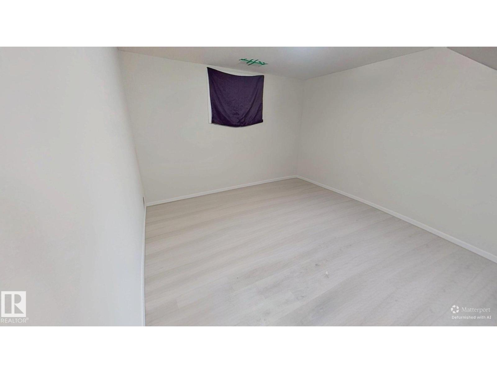 Photo 11 of 10627 76 Av Nw, Edmonton AB