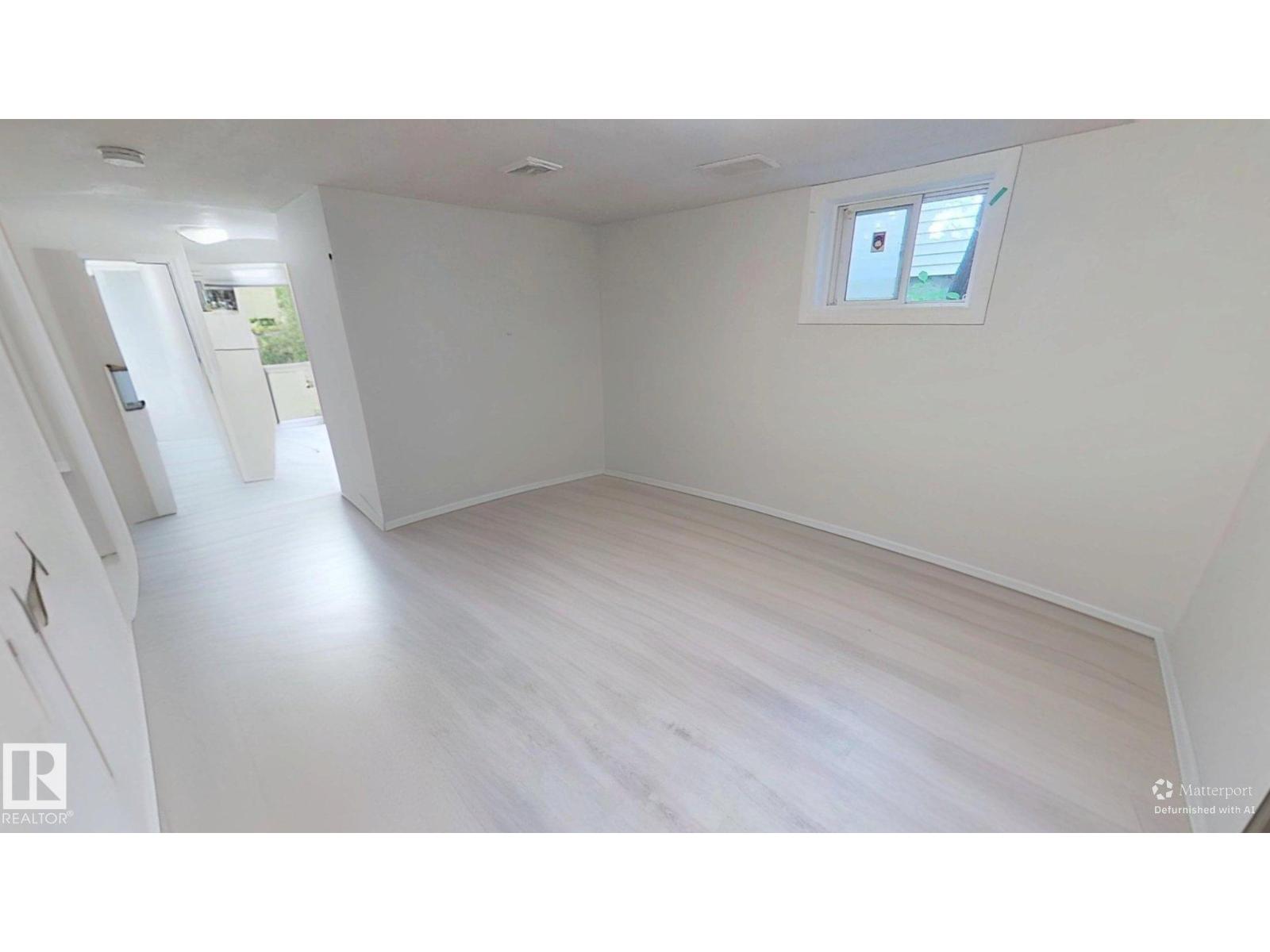Photo 13 of 10627 76 Av Nw, Edmonton AB