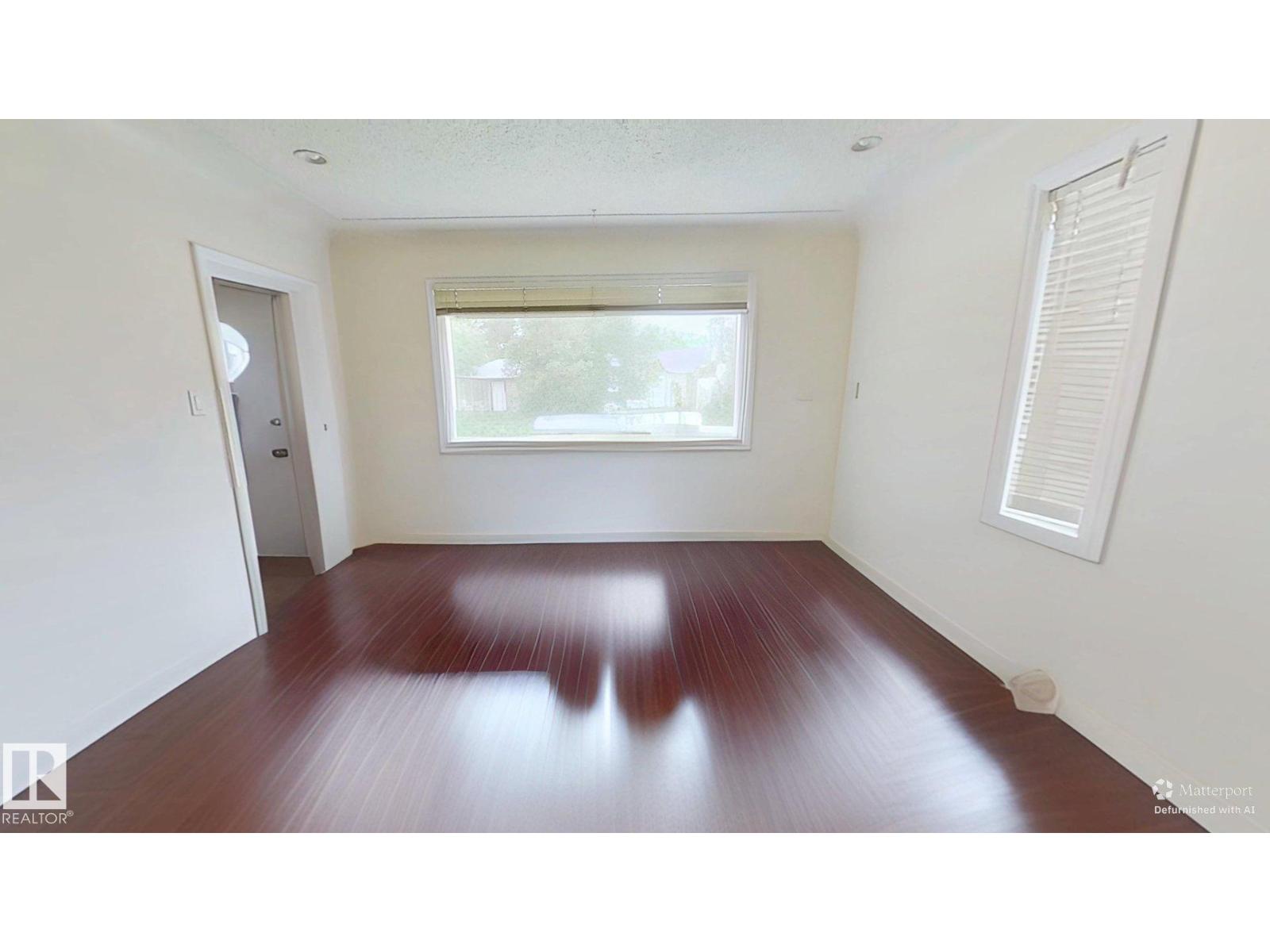 Photo 2 of 10627 76 Av Nw, Edmonton AB