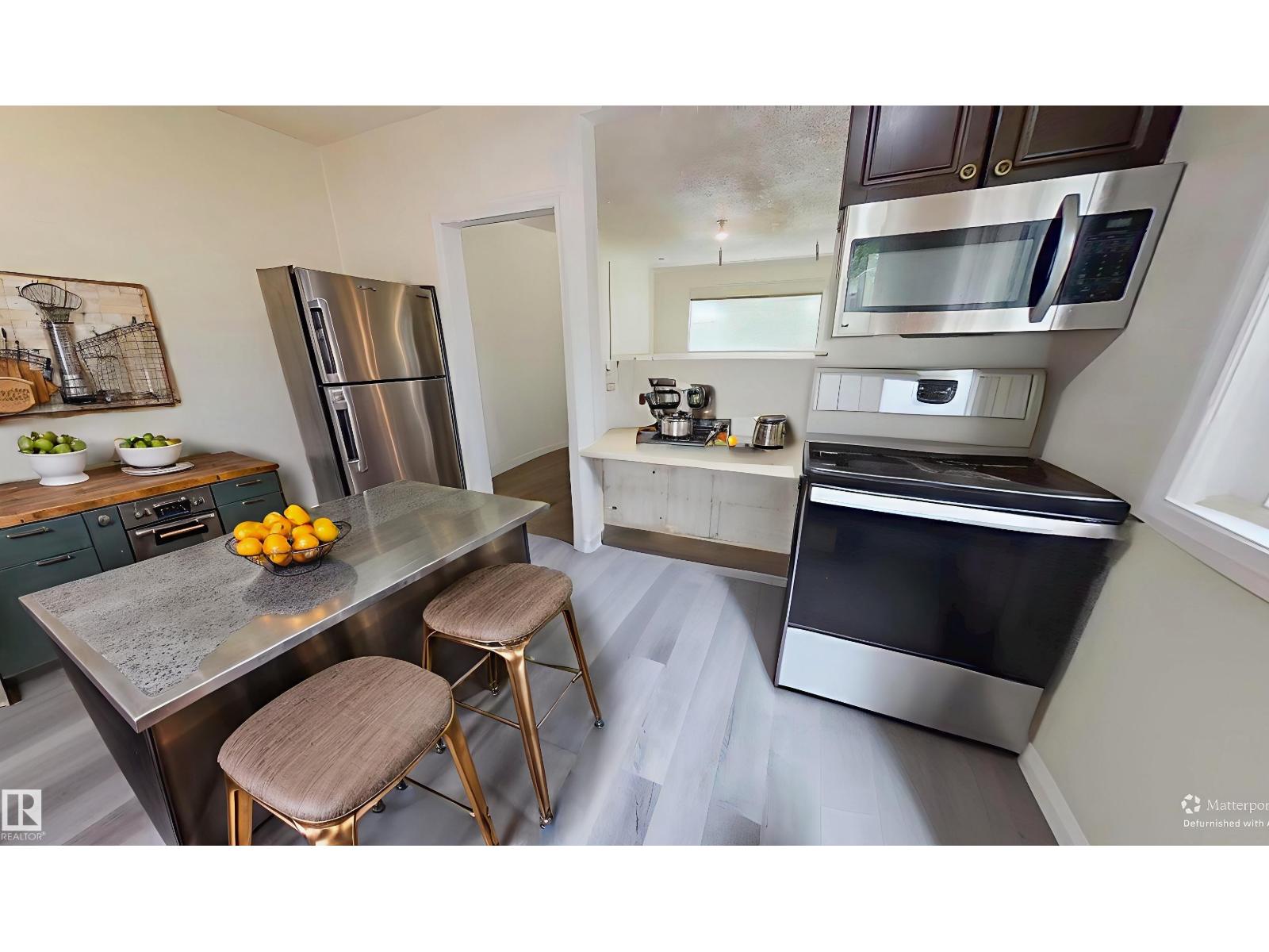 Photo 6 of 10627 76 Av Nw, Edmonton AB