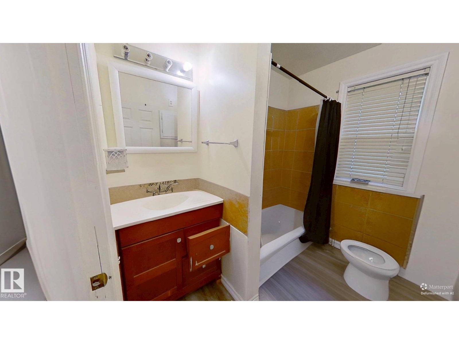 Photo 7 of 10627 76 Av Nw, Edmonton AB
