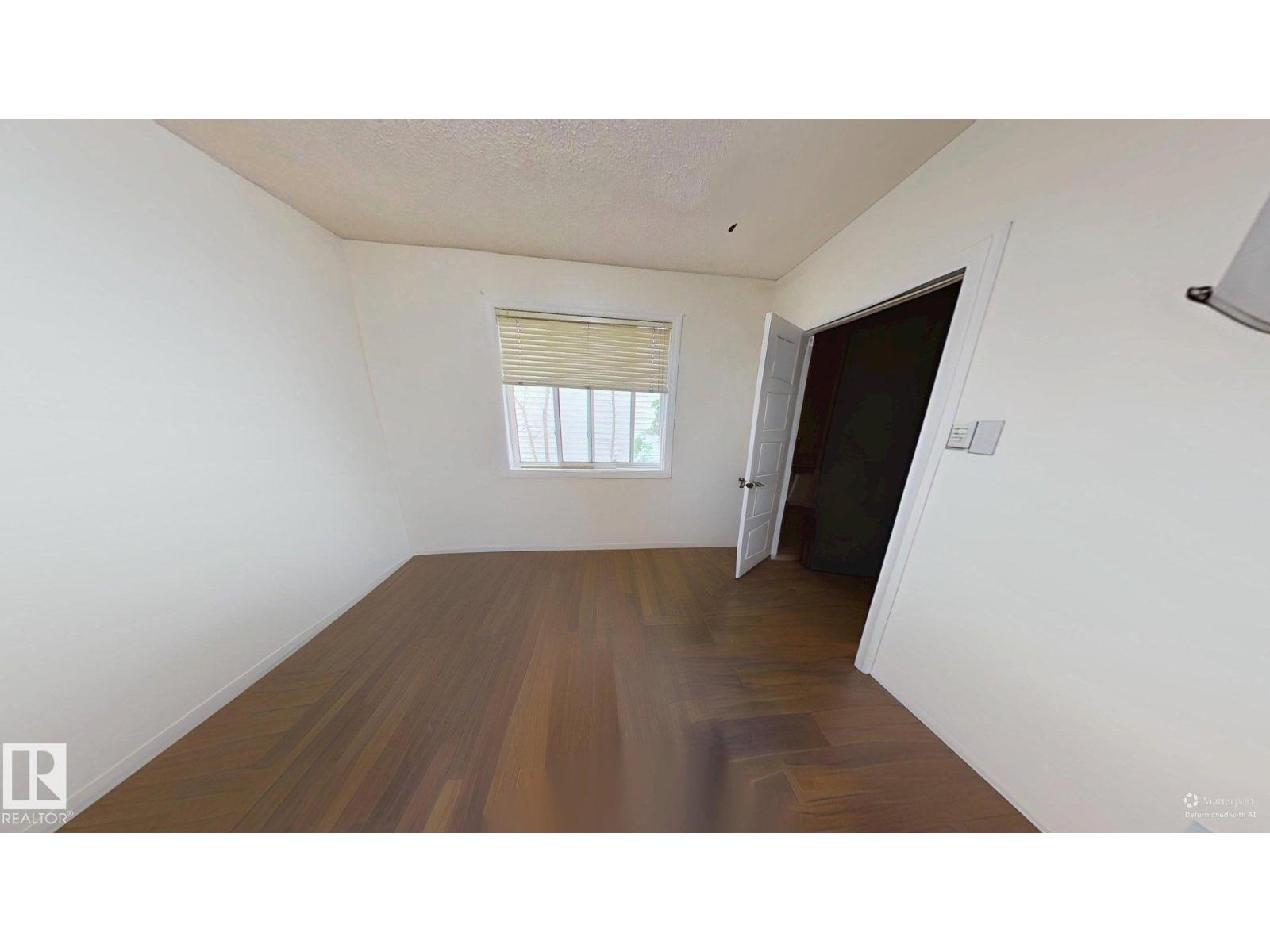 Photo 8 of 10627 76 Av Nw, Edmonton AB