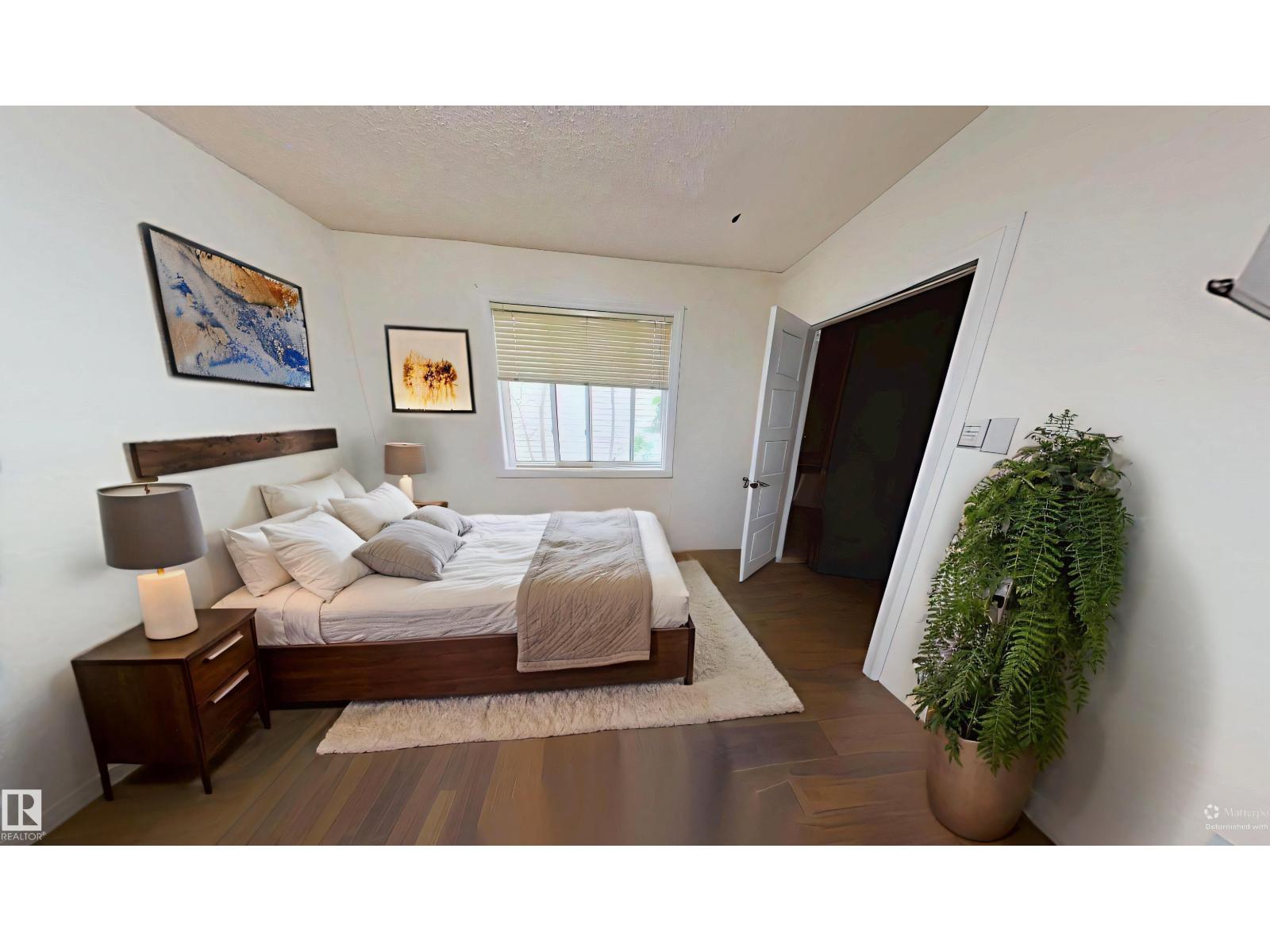 Photo 9 of 10627 76 Av Nw, Edmonton AB
