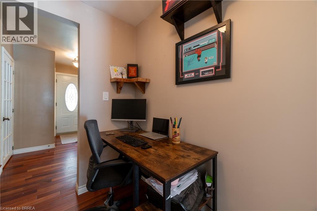 Photo 31 of 58 Kinnard Road, Brantford ON
