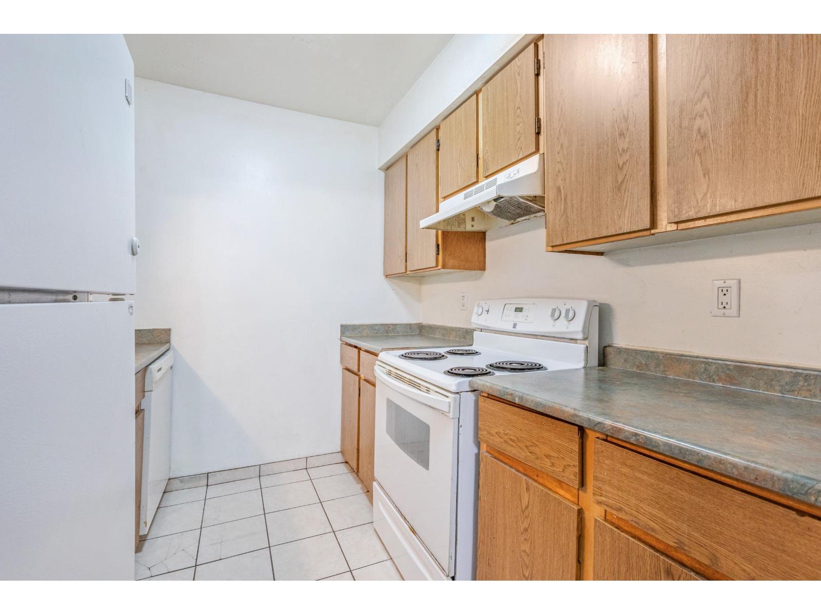 Photo 1 of 313 5906 176 A Street, Surrey BC