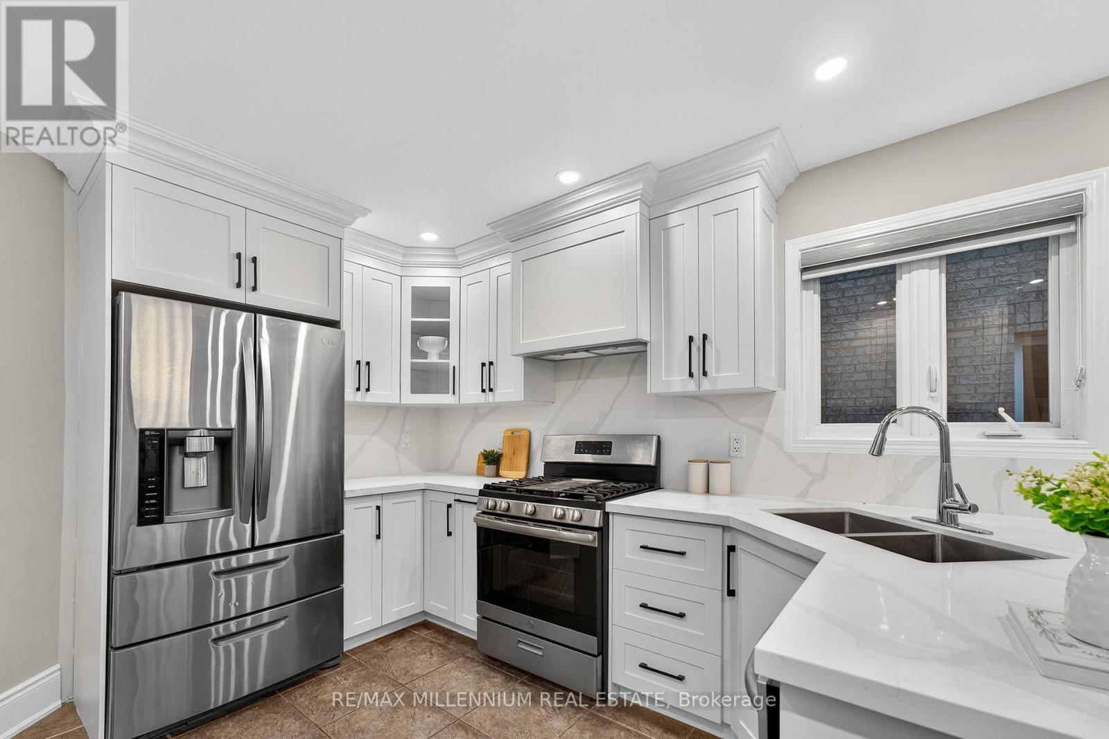 Photo 18 of 66 Armstrong Crescent, Bradford West Gwillimbury ON