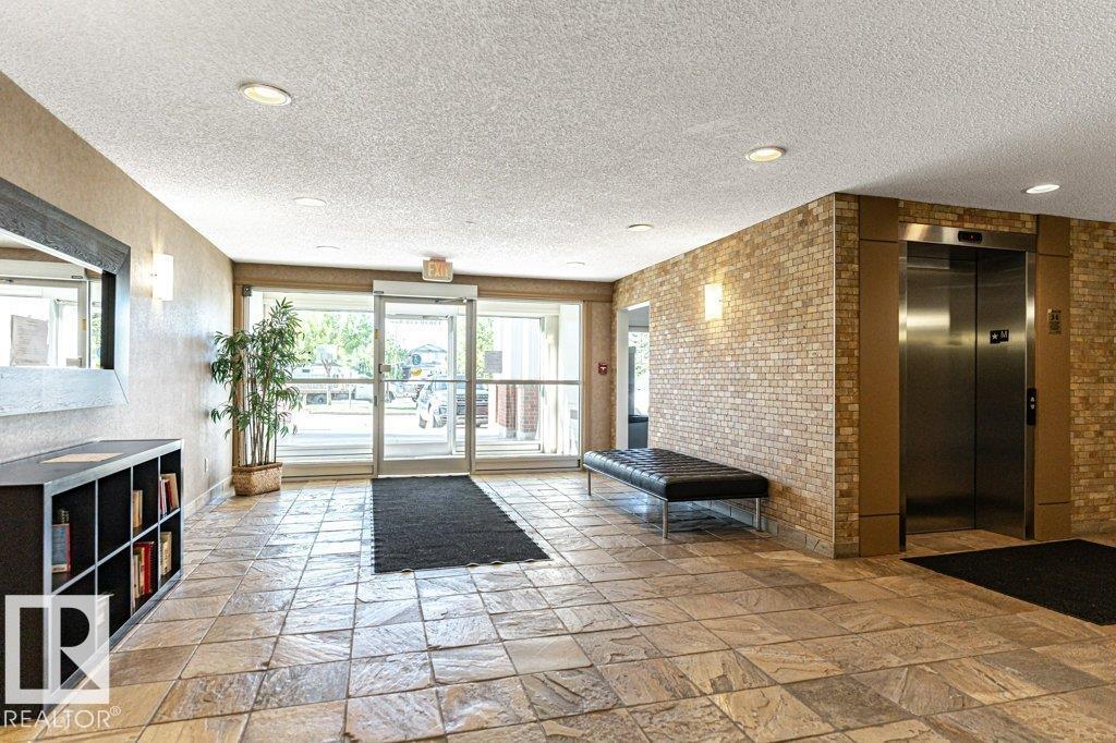 Photo 3 of 402 13830 150 Av Nw, Edmonton AB