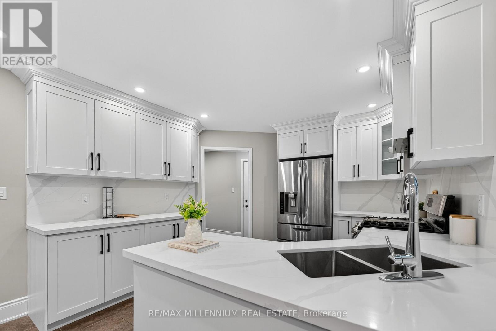 Photo 17 of 66 Armstrong Crescent, Bradford West Gwillimbury ON