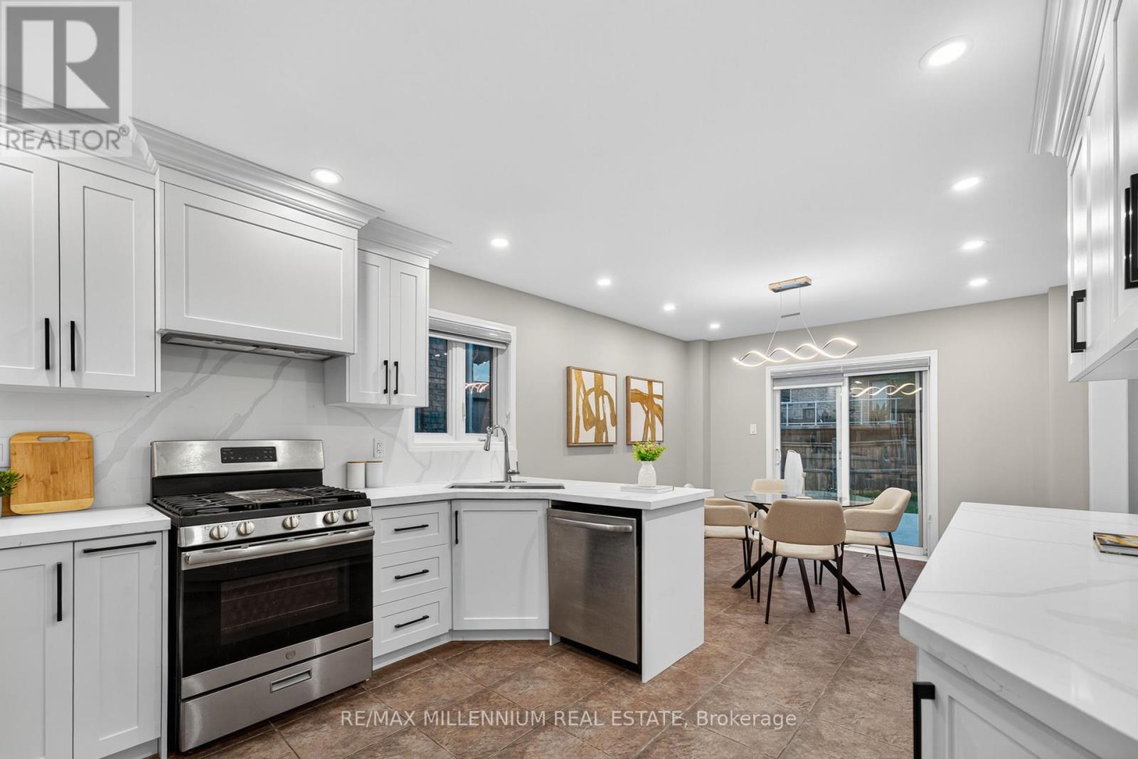Photo 15 of 66 Armstrong Crescent, Bradford West Gwillimbury ON