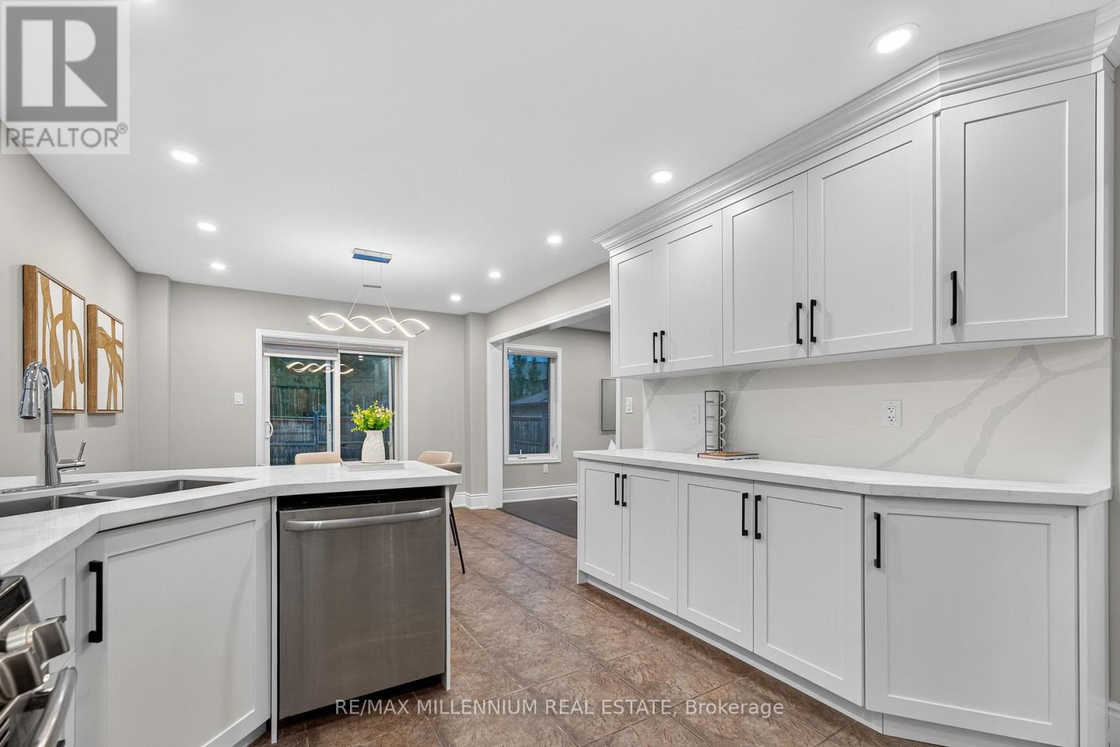 Photo 19 of 66 Armstrong Crescent, Bradford West Gwillimbury ON