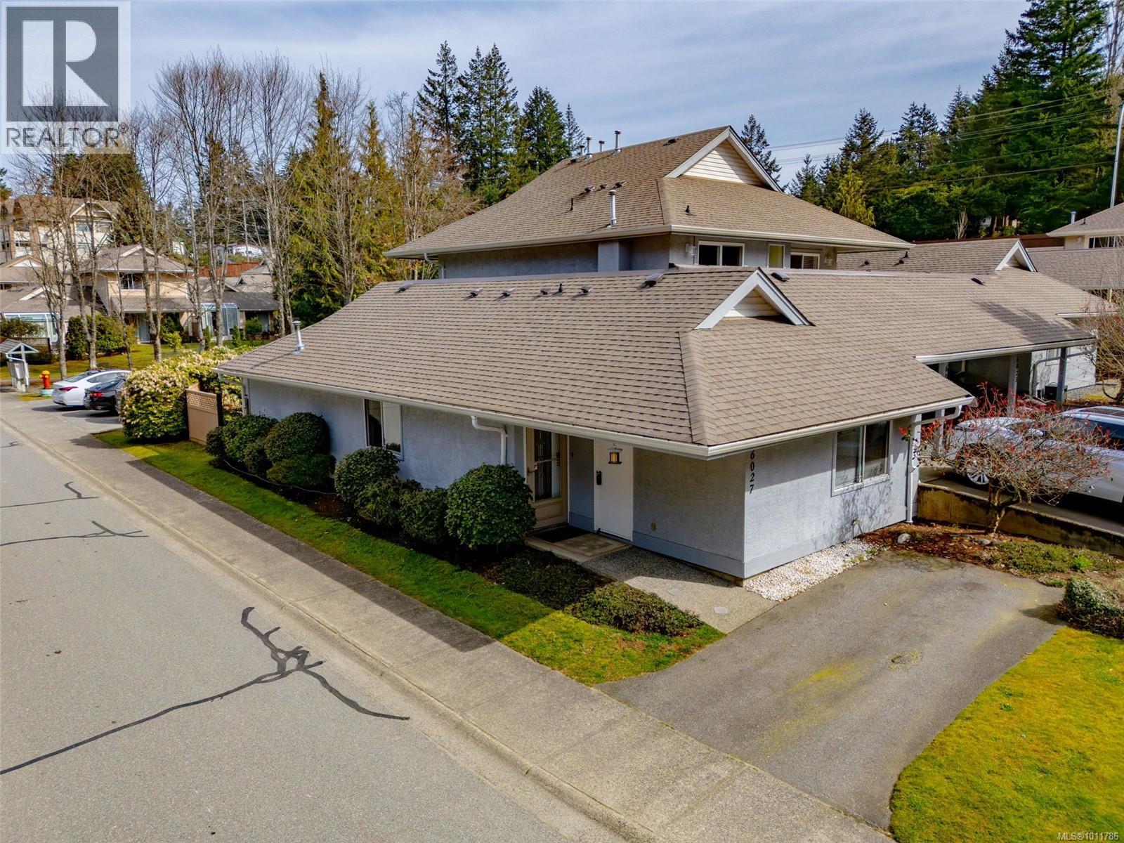 Photo 2 of 6027 Jakes Pl, Nanaimo BC