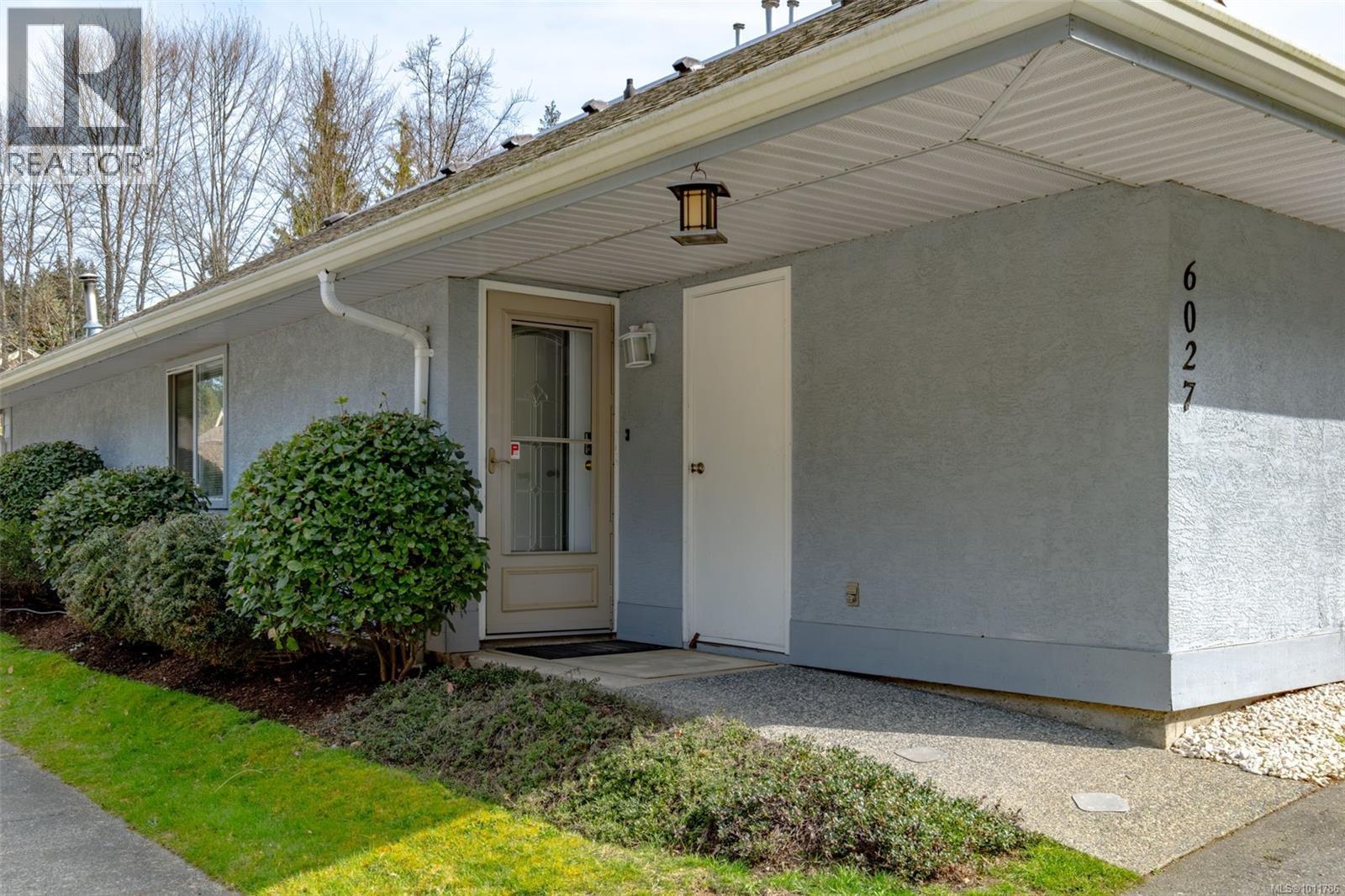 Photo 3 of 6027 Jakes Pl, Nanaimo BC
