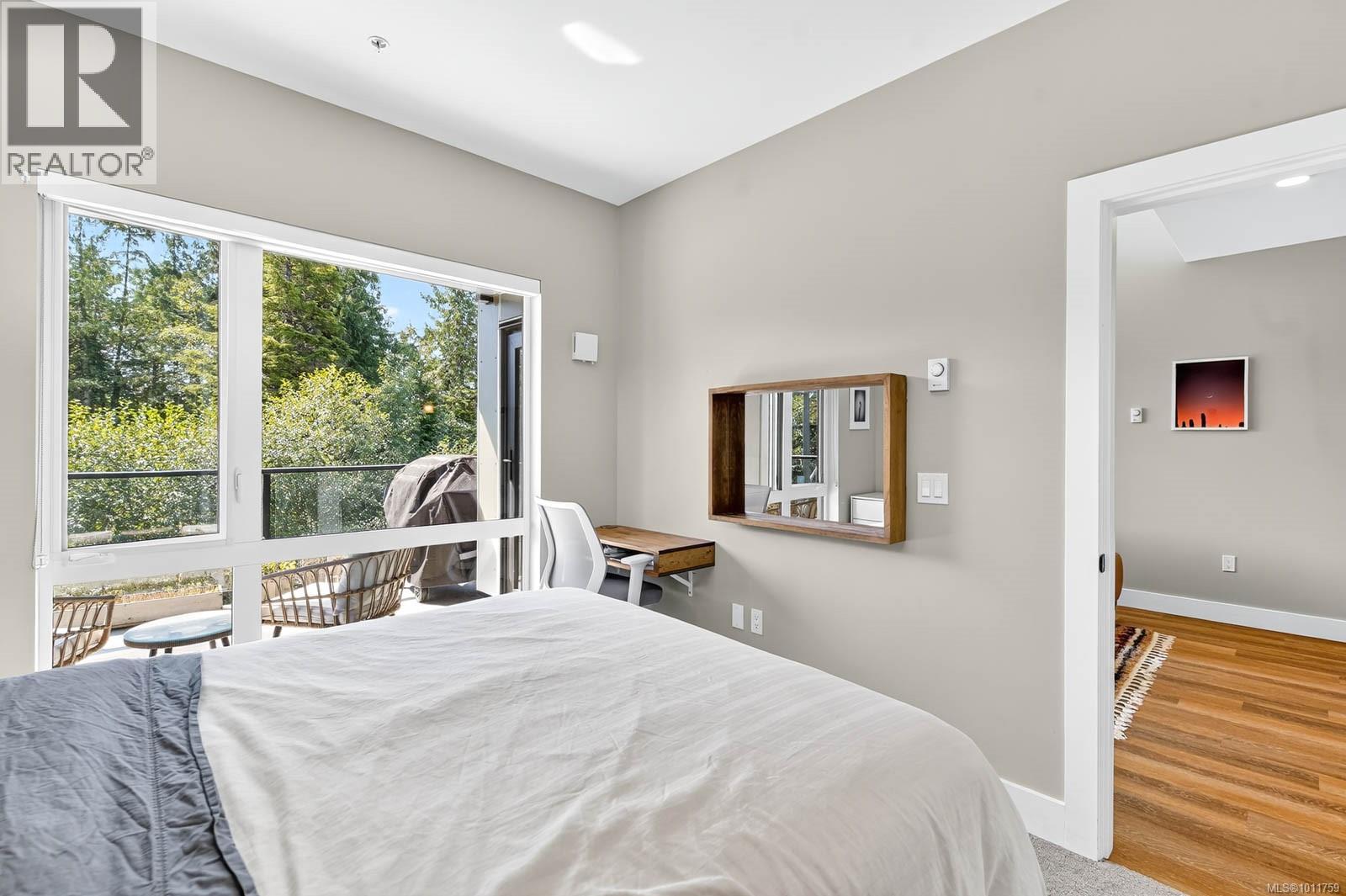 302 700 Yew Wood Rd, Tofino