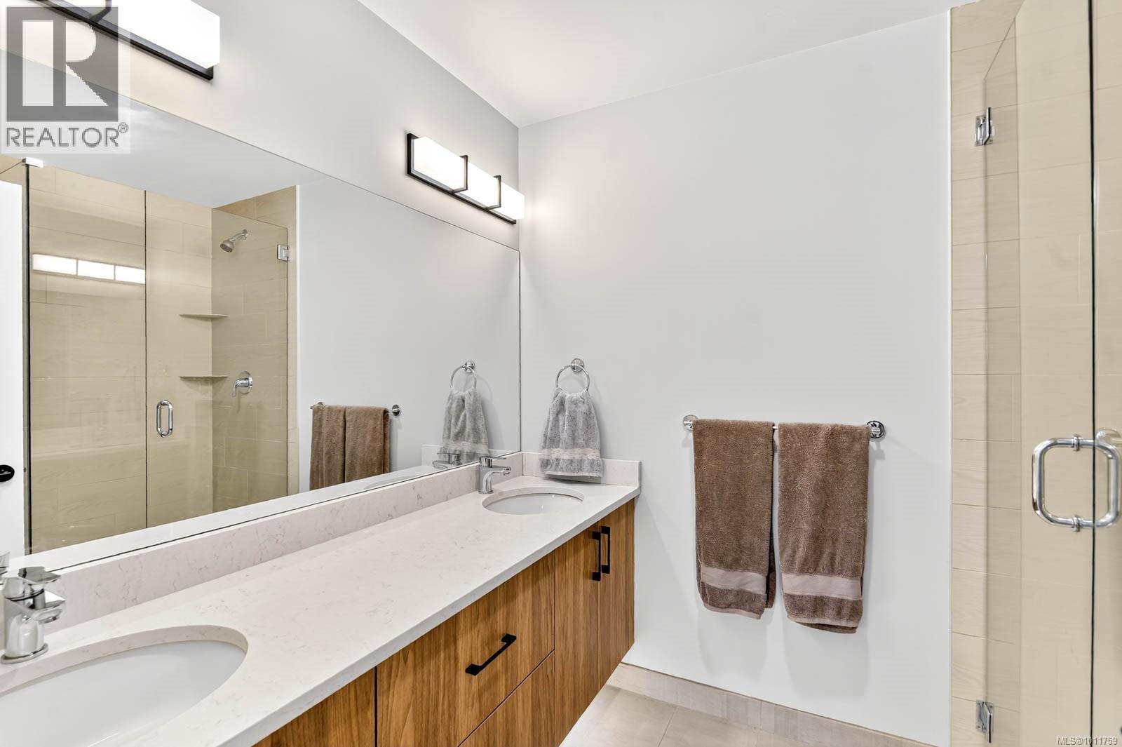 302 700 Yew Wood Rd, Tofino