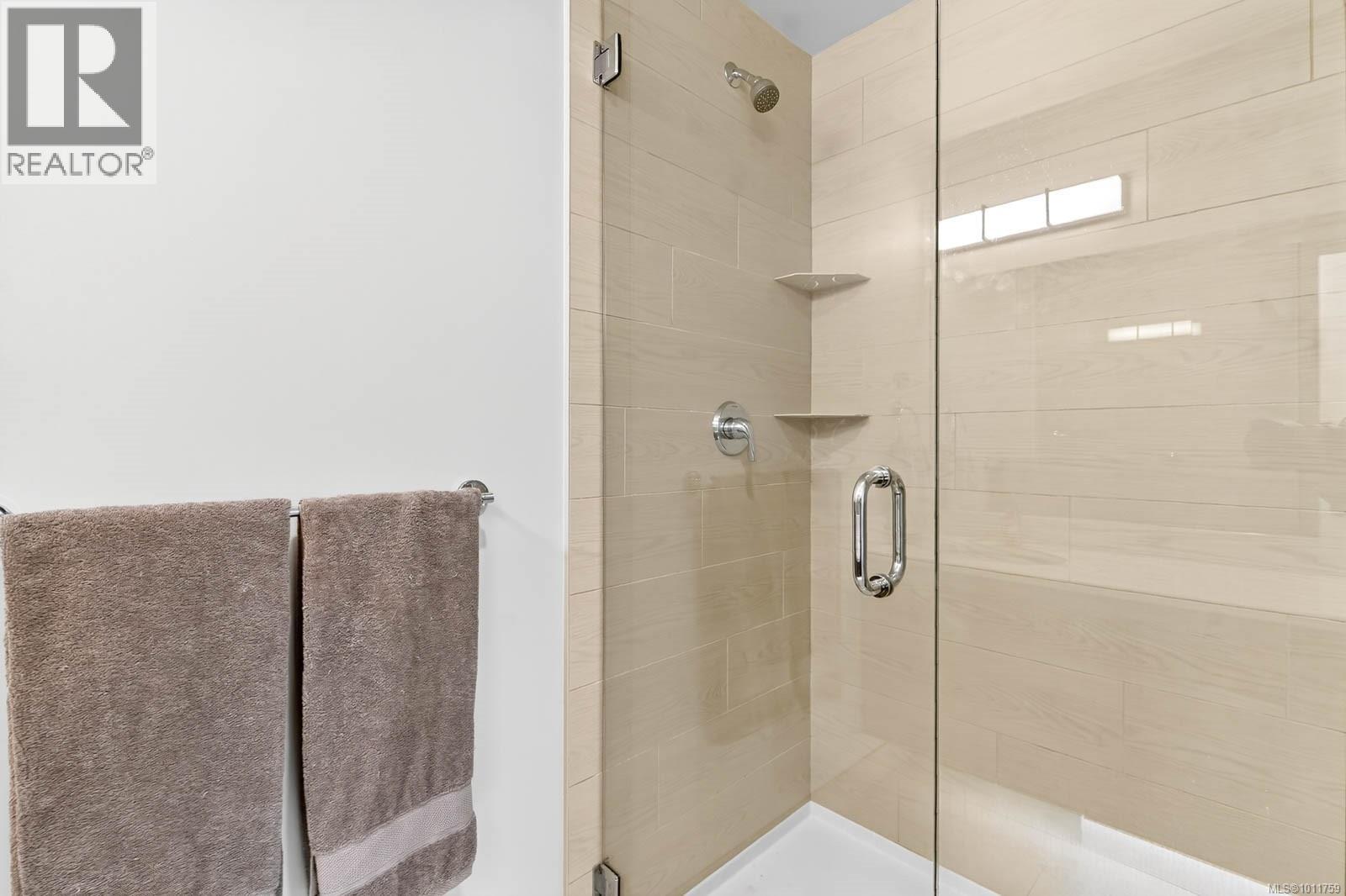 302 700 Yew Wood Rd, Tofino