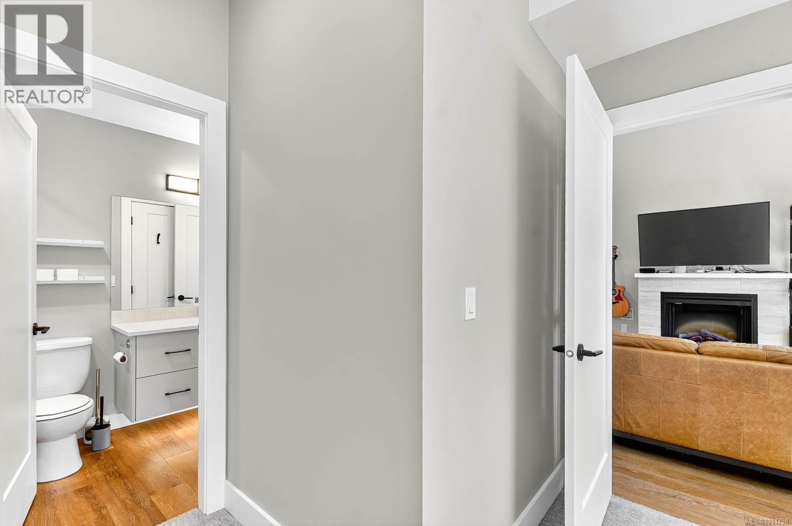 302 700 Yew Wood Rd, Tofino