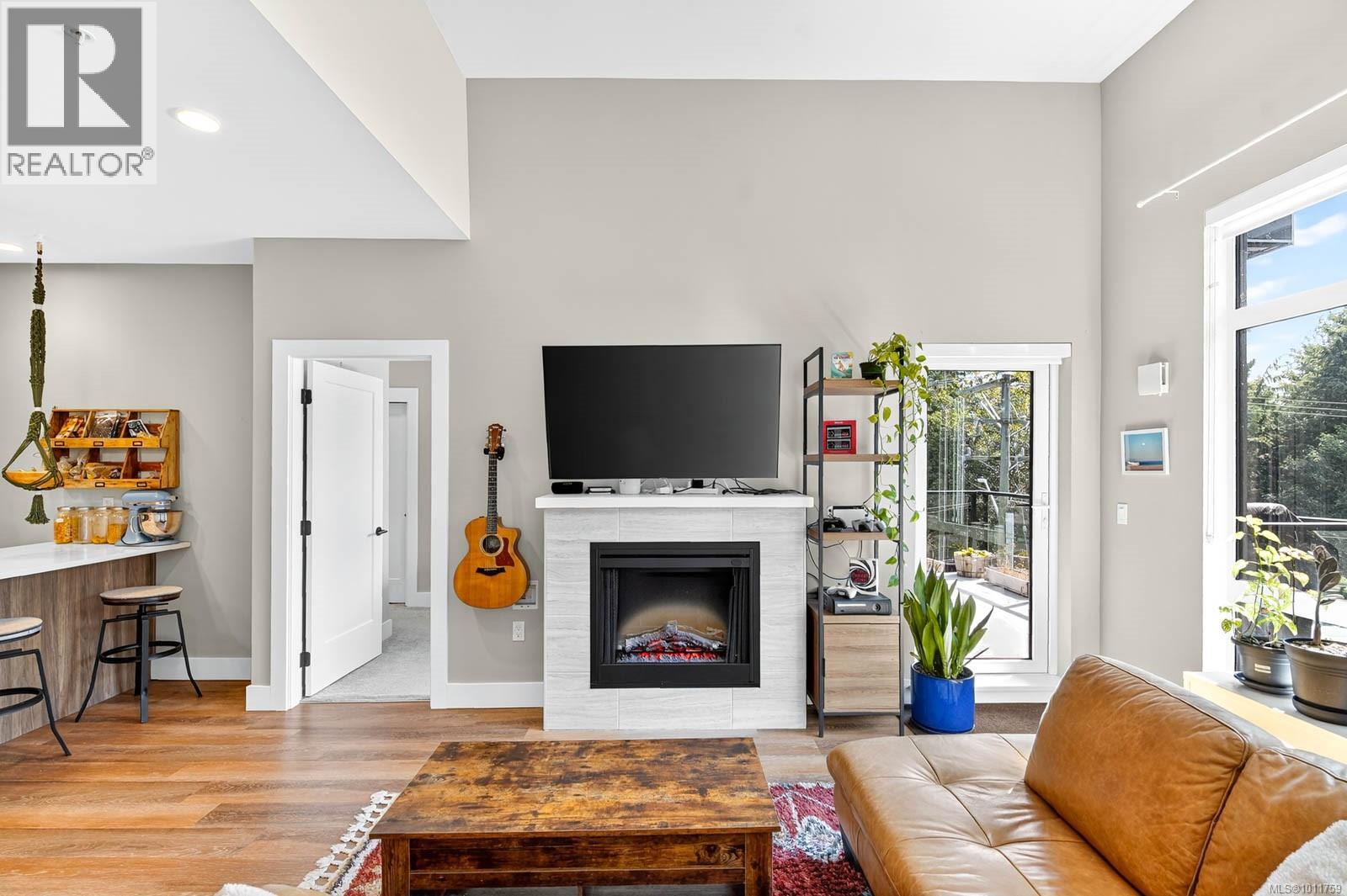 302 700 Yew Wood Rd, Tofino