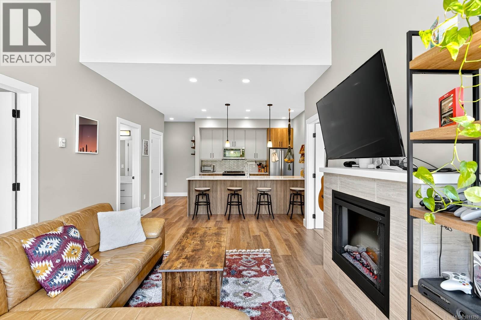 302 700 Yew Wood Rd, Tofino