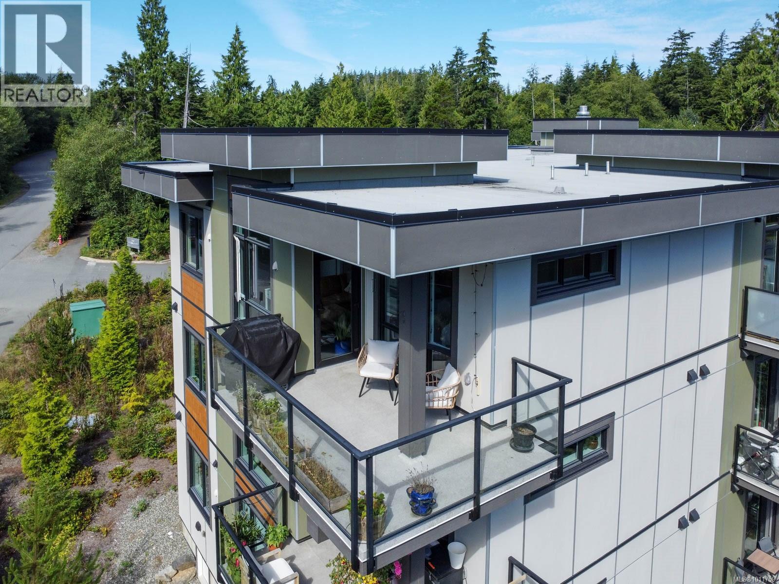 302 700 Yew Wood Rd, Tofino