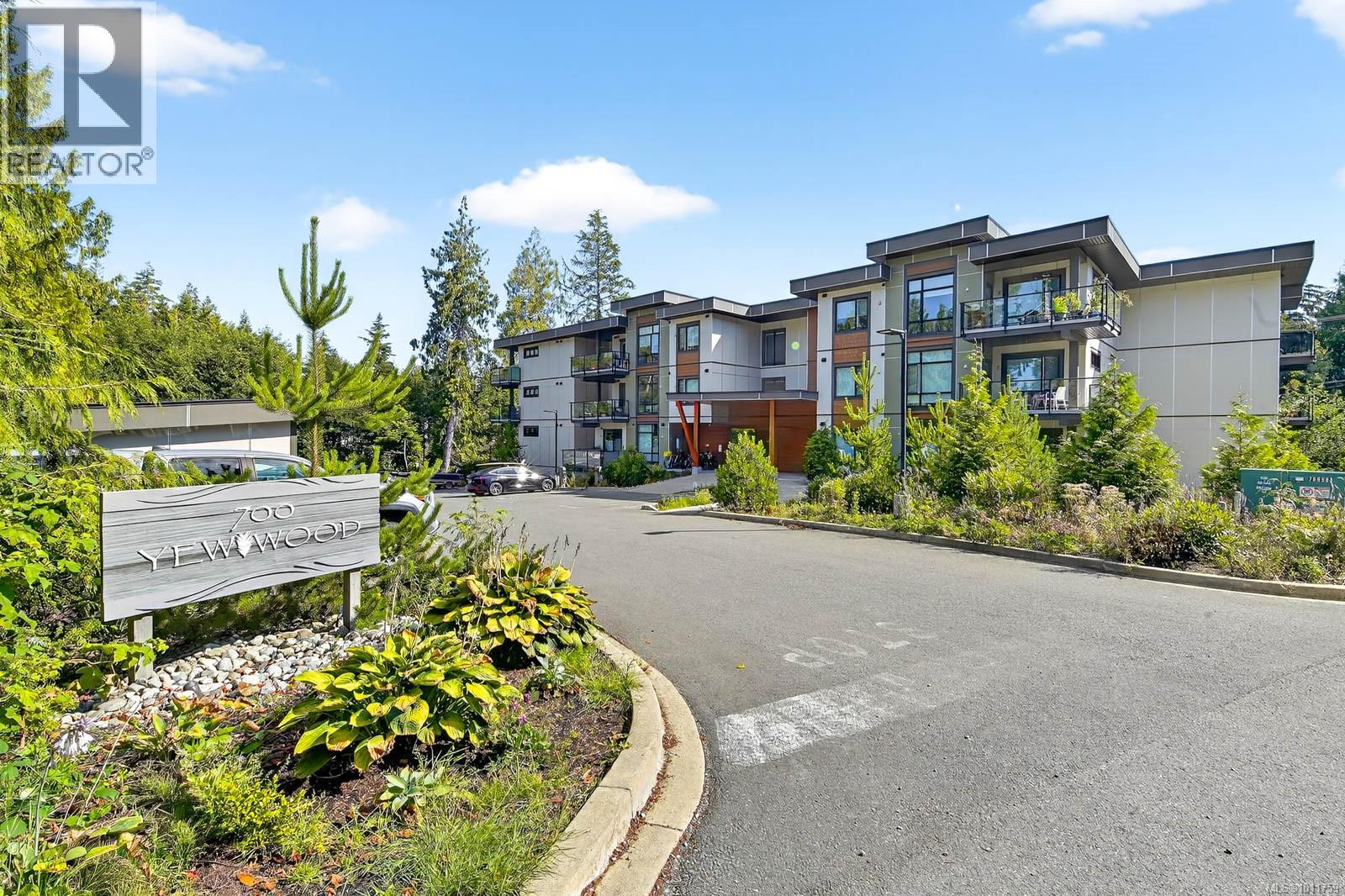 302 700 Yew Wood Rd, Tofino