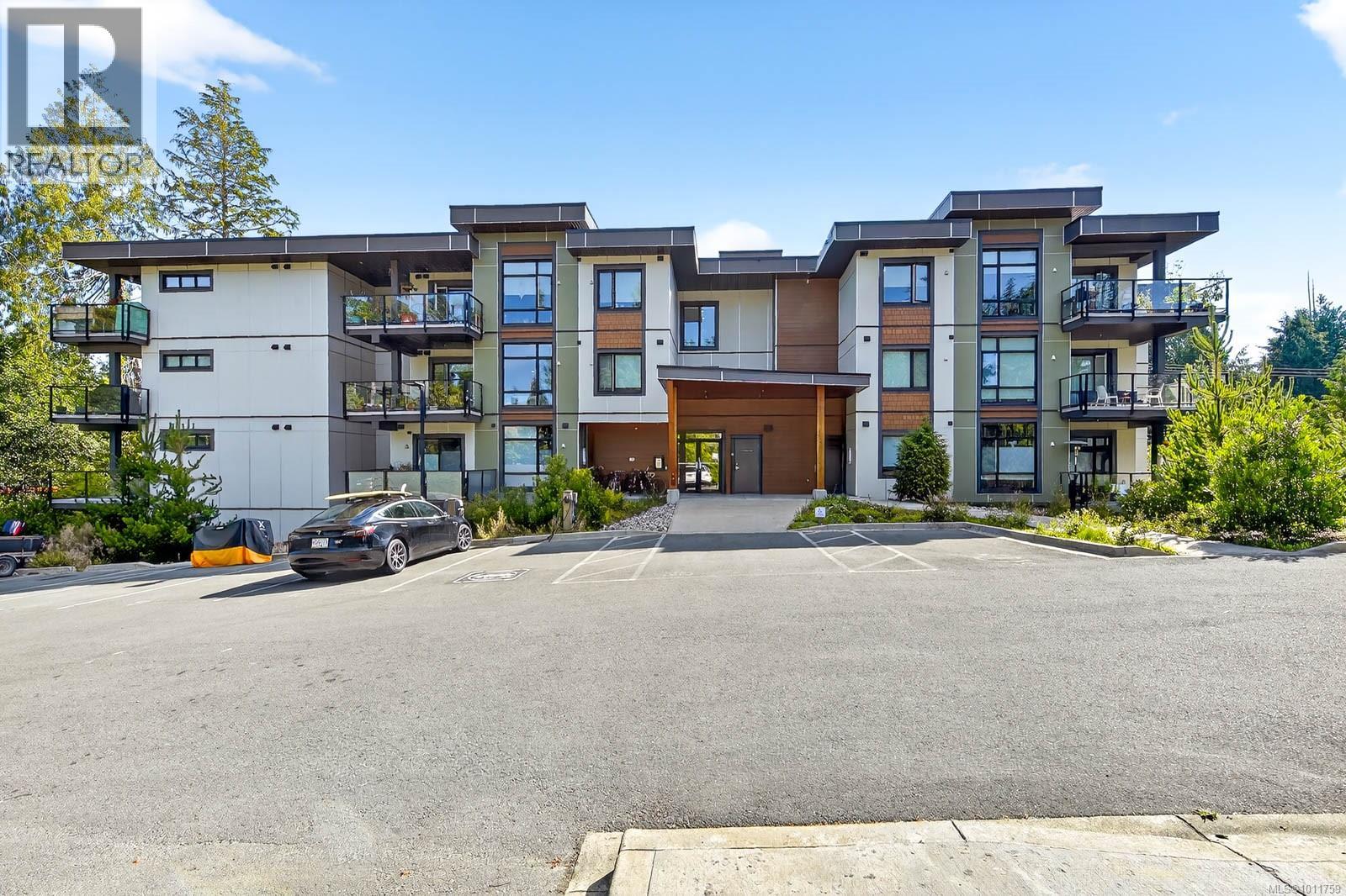 302 700 Yew Wood Rd, Tofino