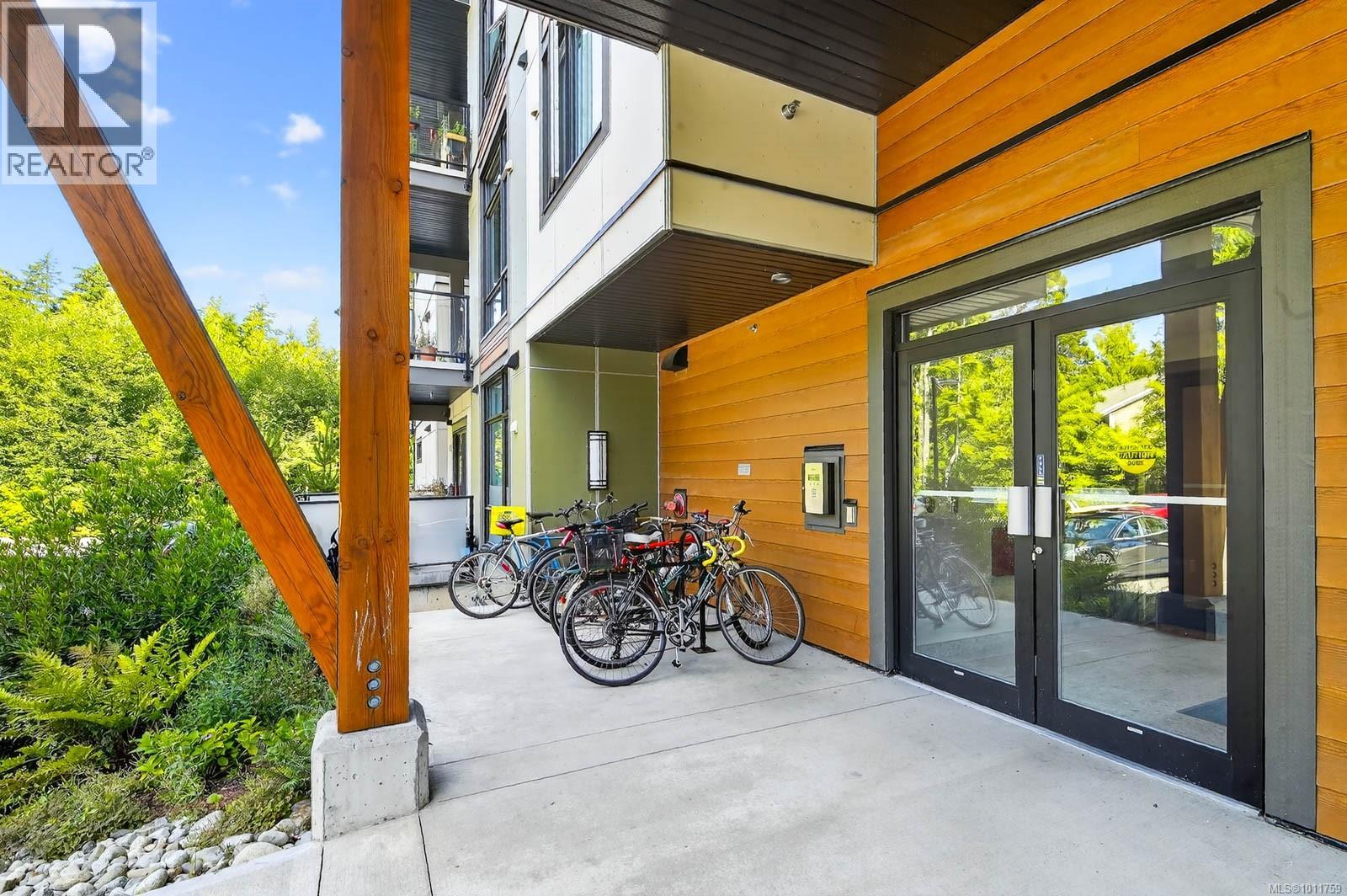 302 700 Yew Wood Rd, Tofino