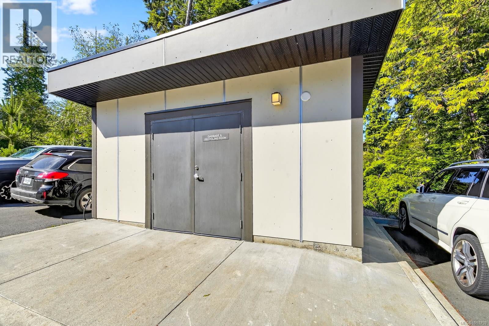 302 700 Yew Wood Rd, Tofino