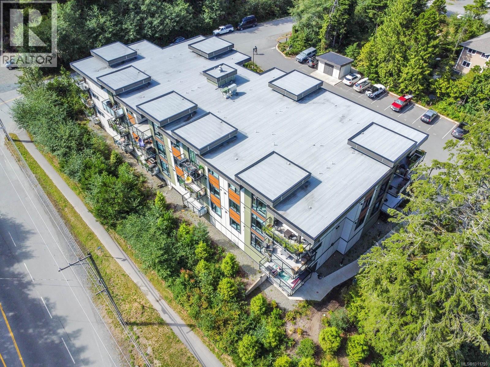 302 700 Yew Wood Rd, Tofino