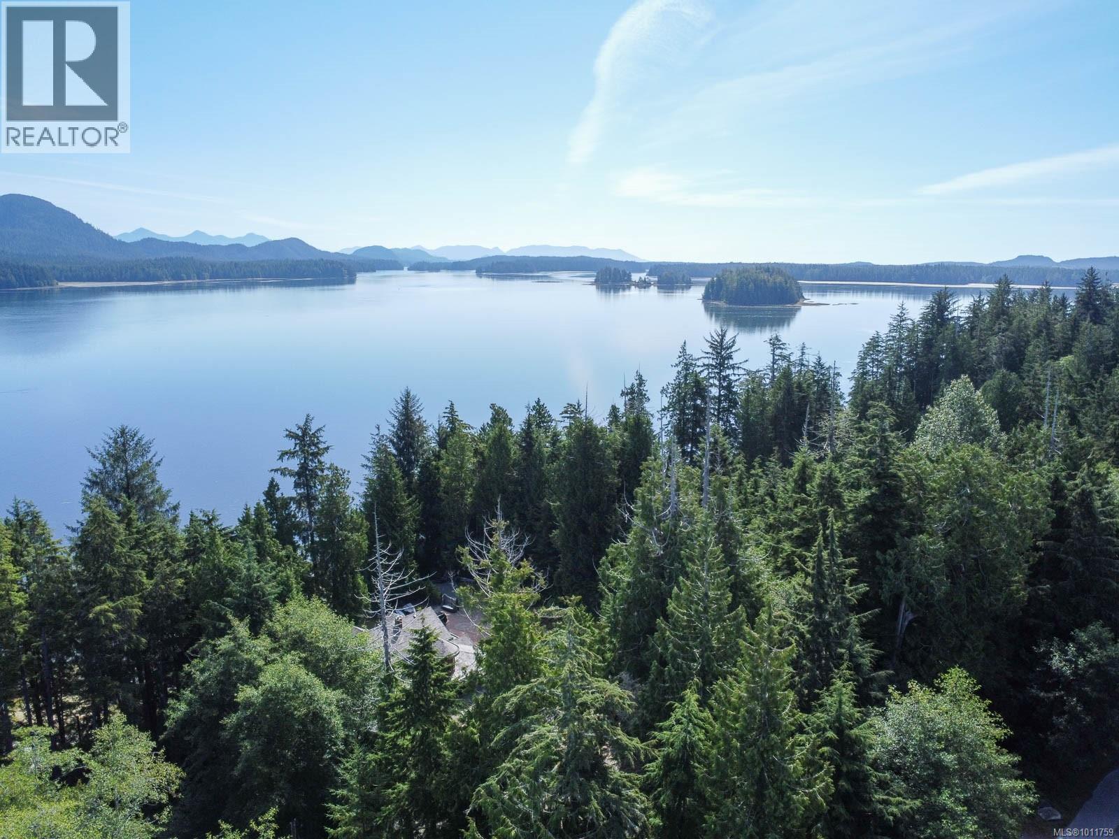 302 700 Yew Wood Rd, Tofino