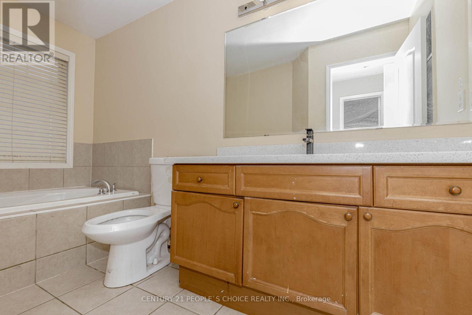 Photo 23 of 57 Herdwick Street, Brampton ON