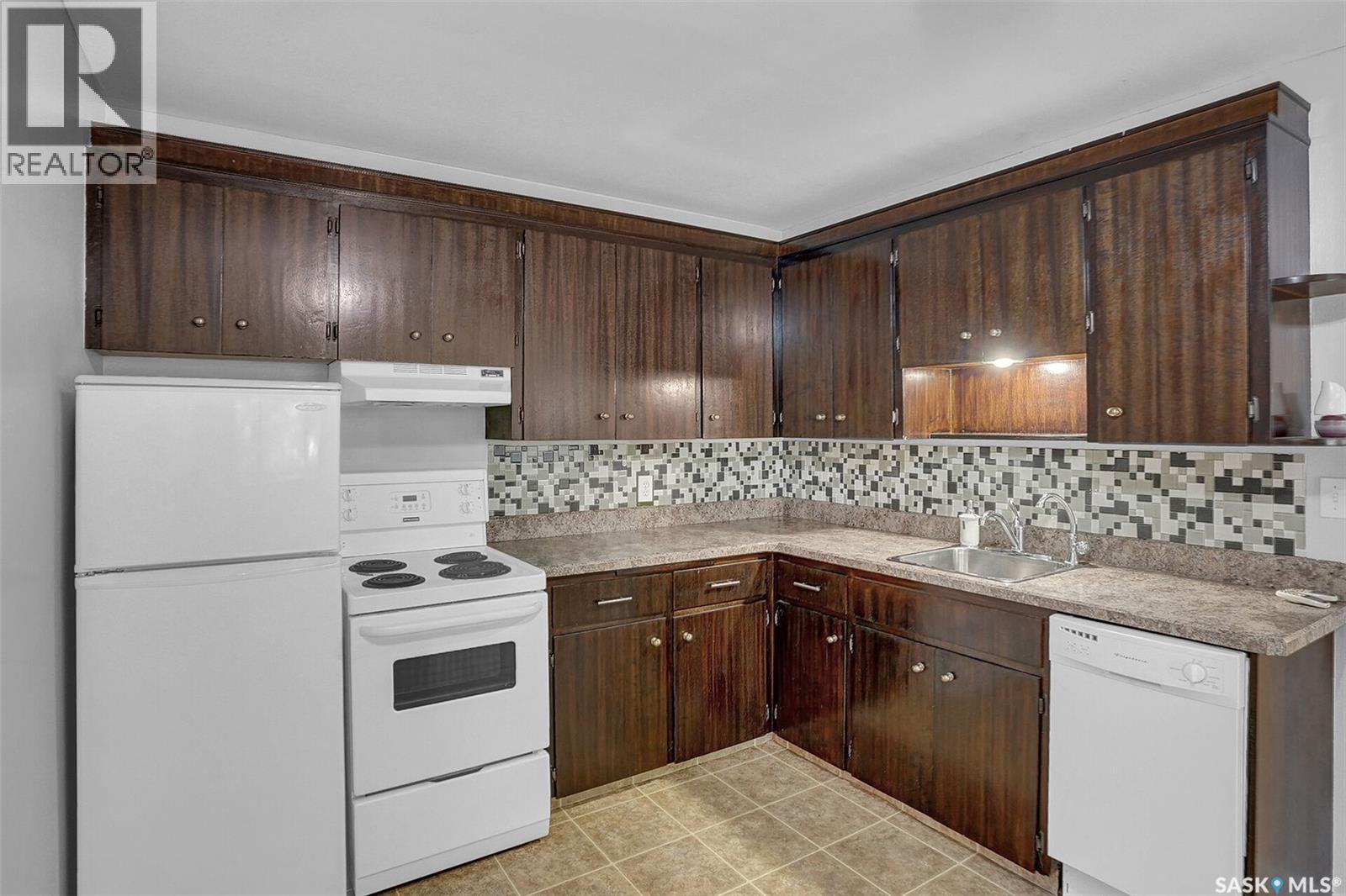 Photo 10 of 13 2358 Rae Street, Regina SK