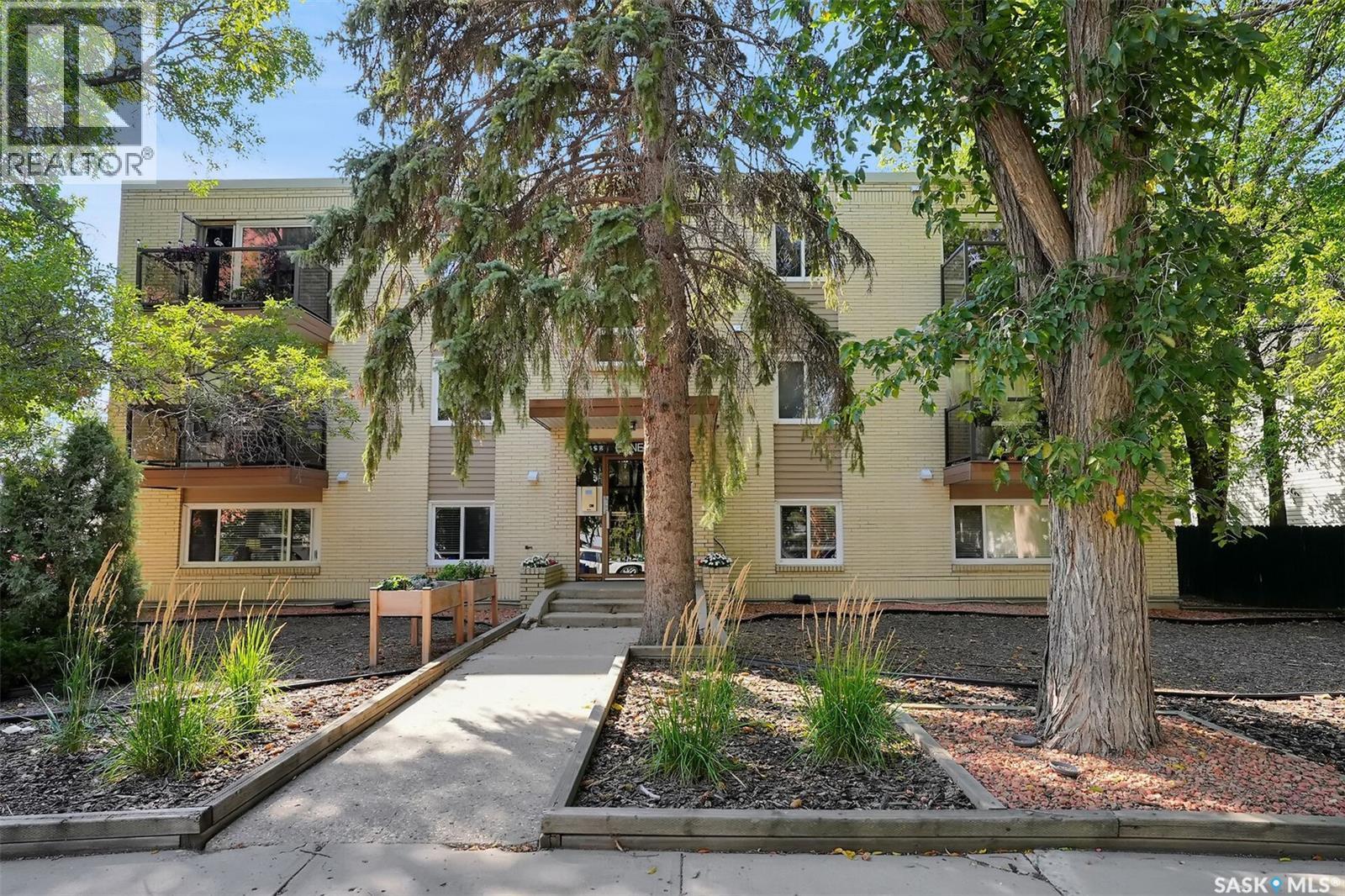 Photo 2 of 13 2358 Rae Street, Regina SK