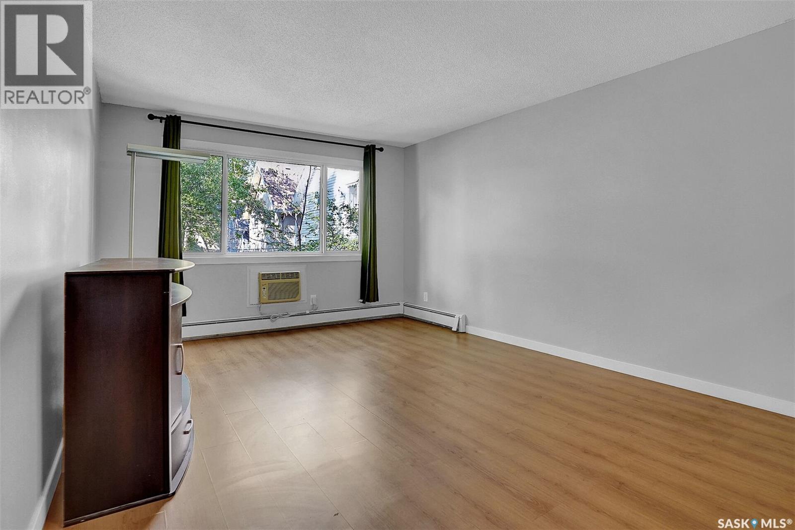 Photo 6 of 13 2358 Rae Street, Regina SK