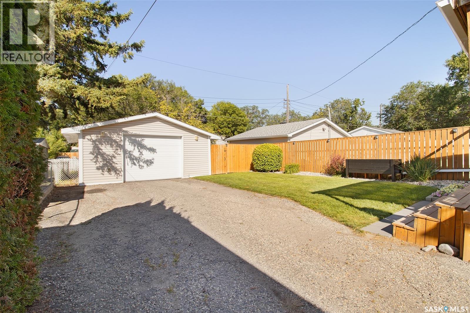 Photo 6 of 1126 Campbell Street, Regina SK