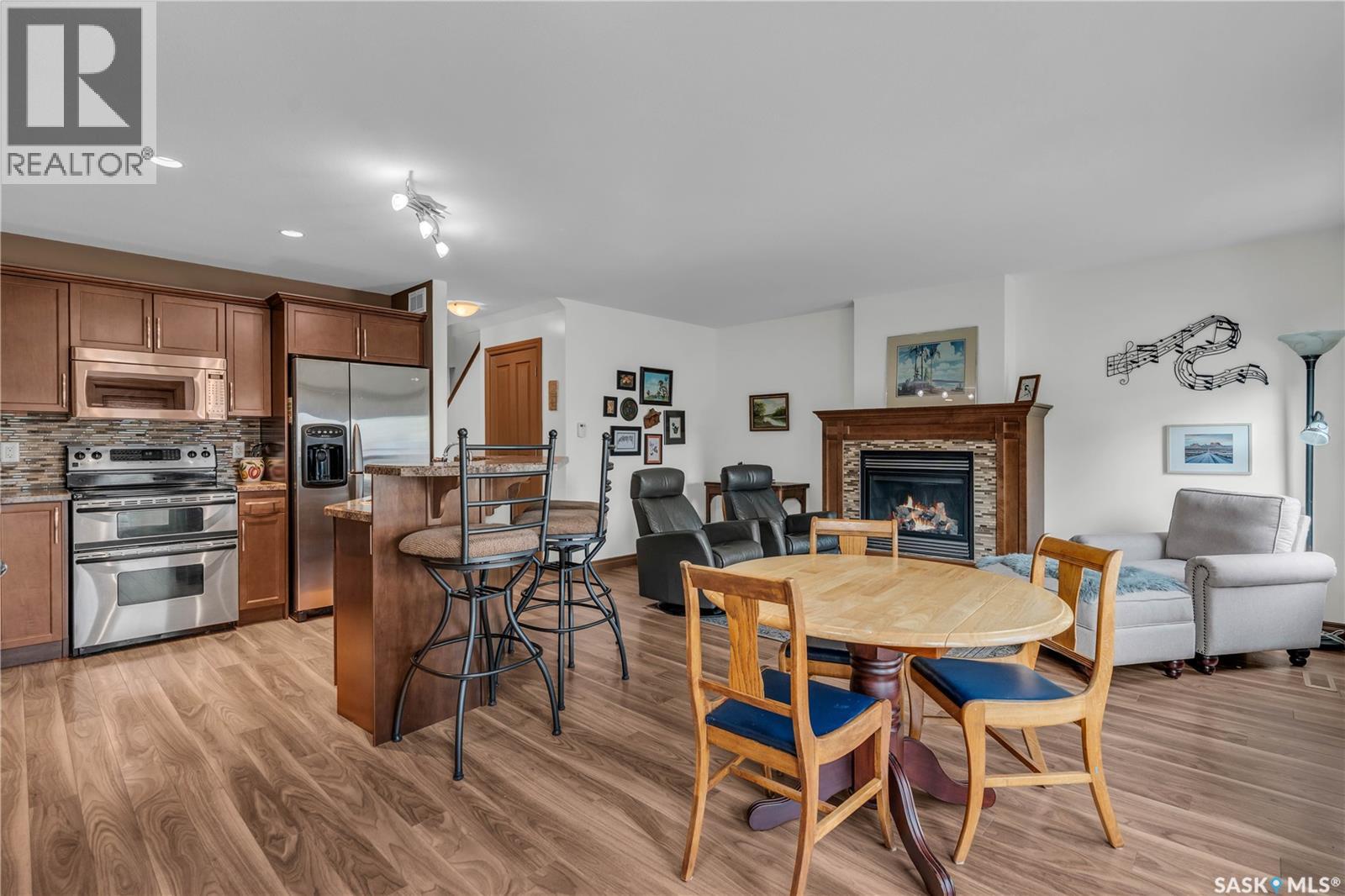 Single Family House 2 Level for Sale in  nd AVENUE Regina 