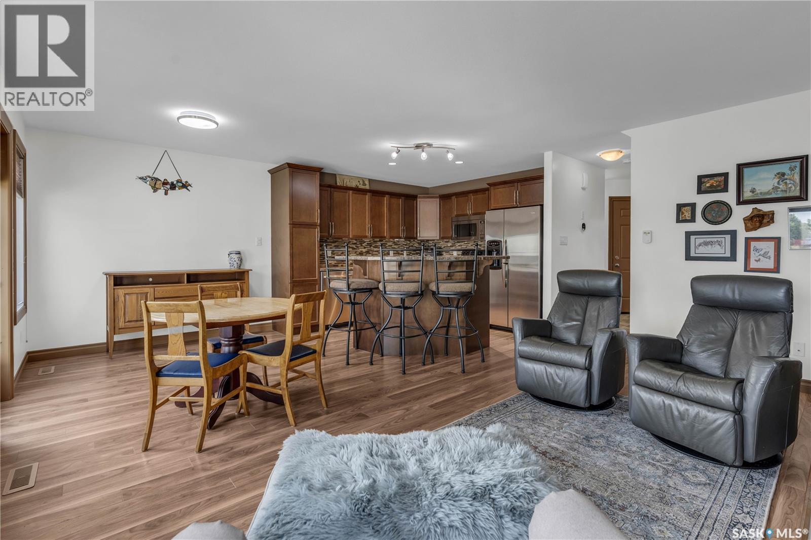 Single Family House 2 Level for Sale in  nd AVENUE Regina 
