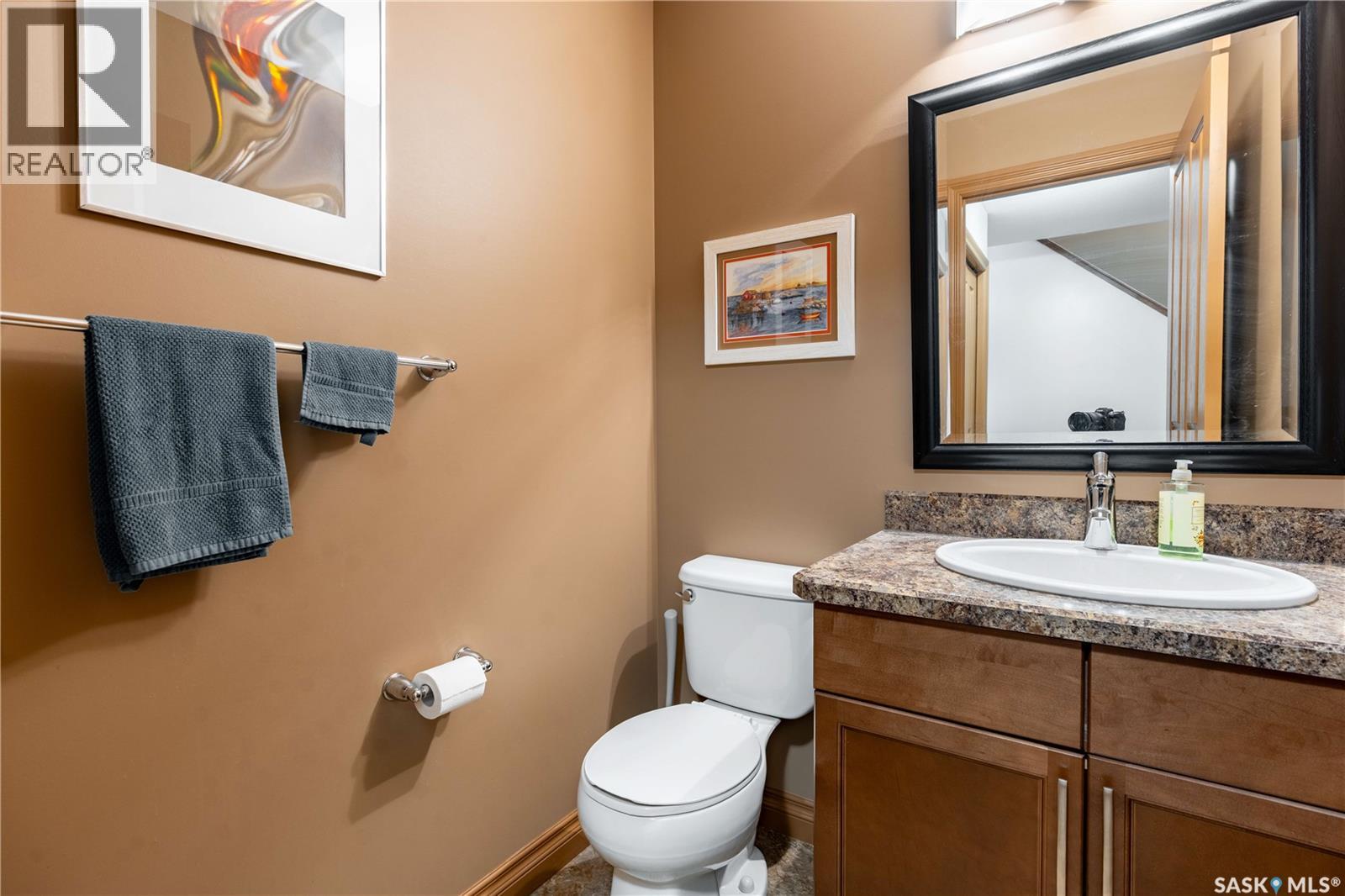 Single Family House 2 Level for Sale in  nd AVENUE Regina 