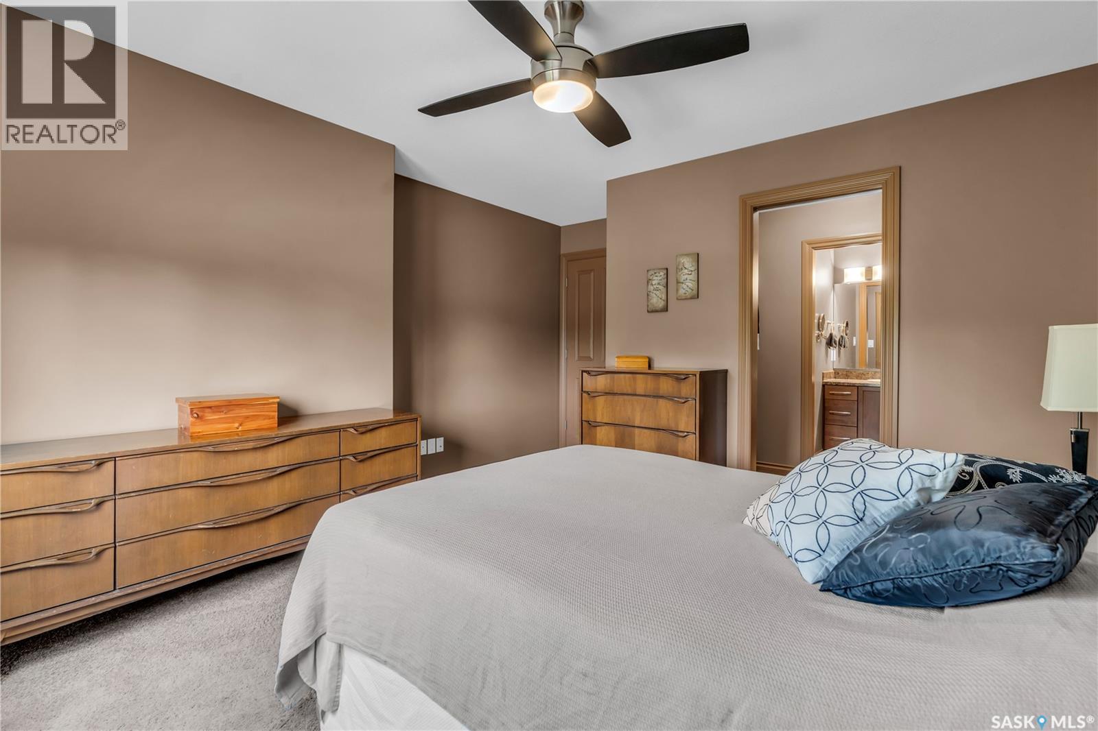 Single Family House 2 Level for Sale in  nd AVENUE Regina 