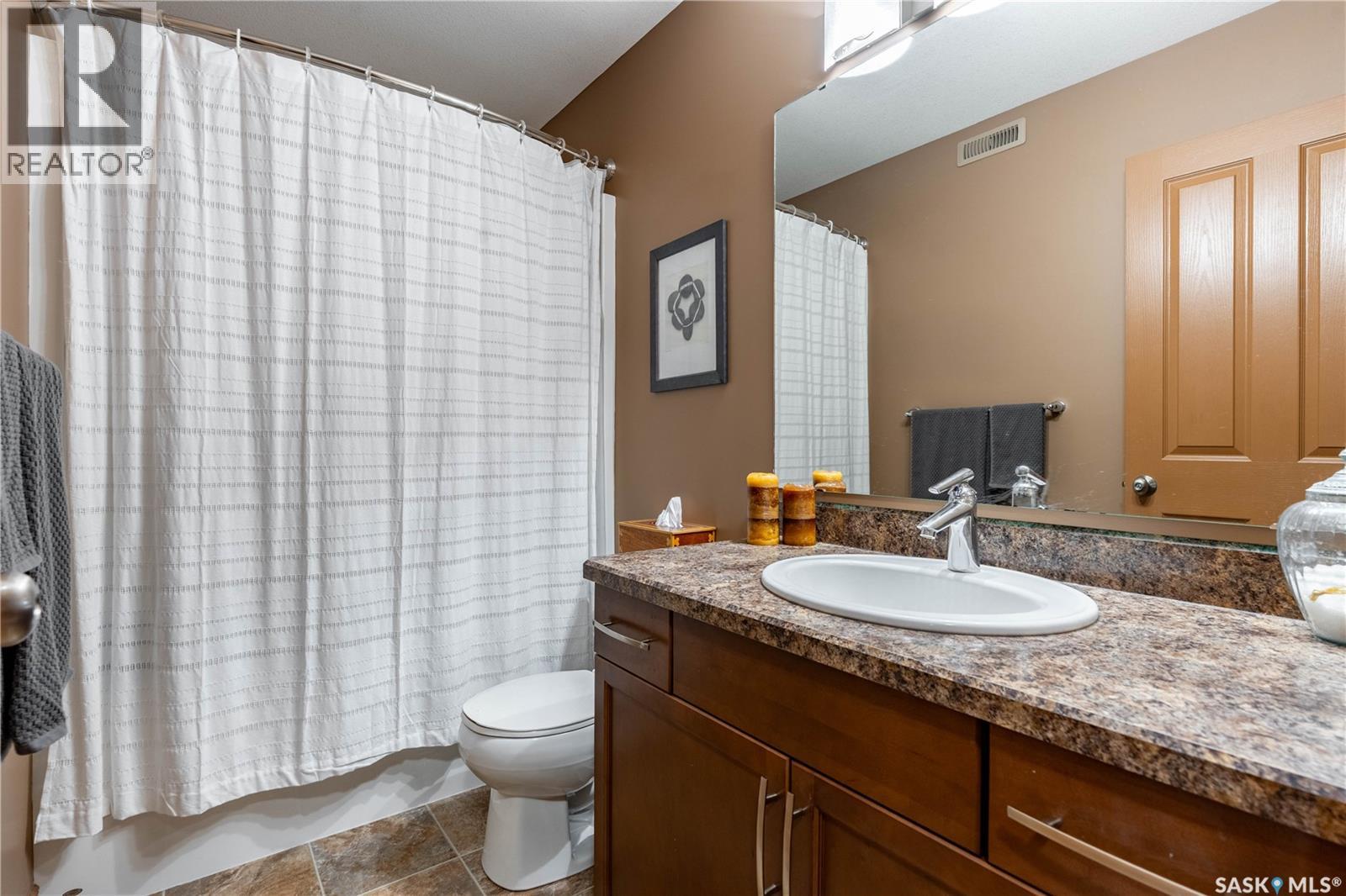 Single Family House 2 Level for Sale in  nd AVENUE Regina 