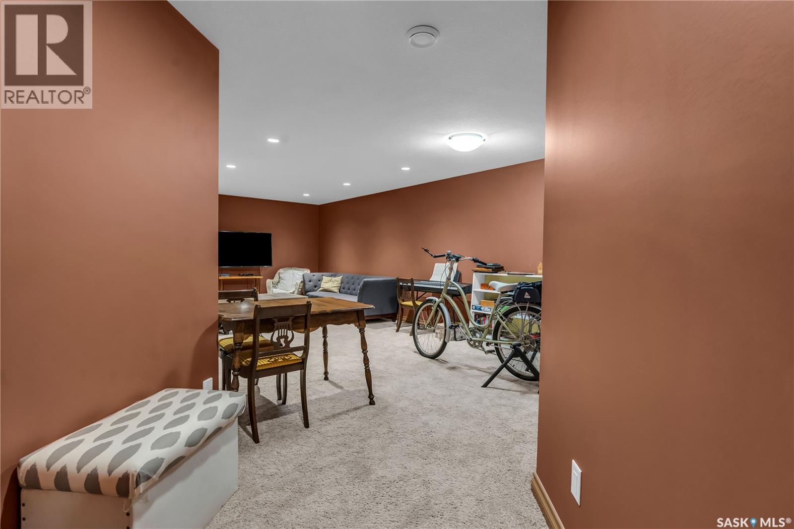 Single Family House 2 Level for Sale in  nd AVENUE Regina 